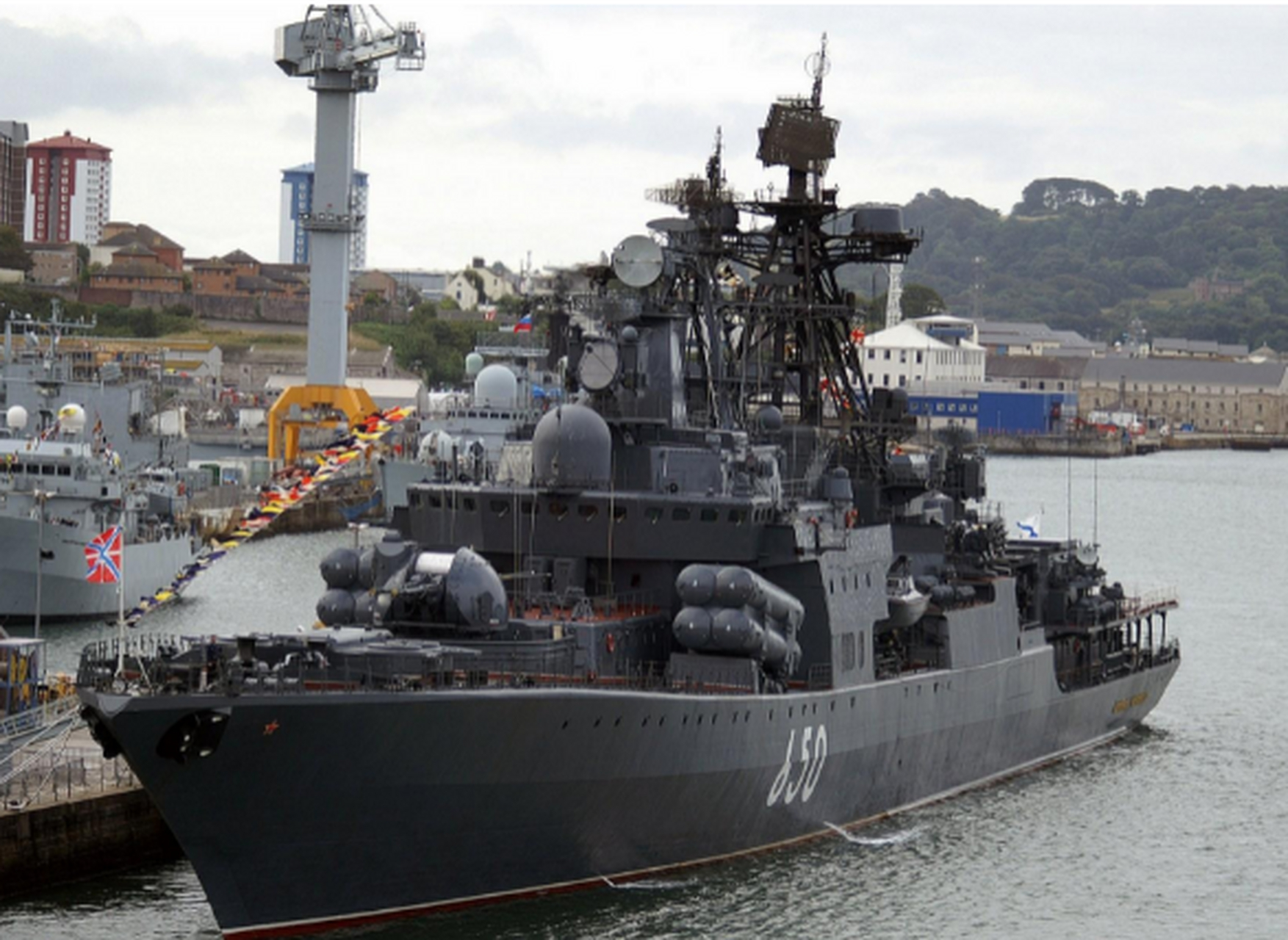 052de可两全其美 作为苏联红海军最后一款大型反潜舰,无畏级驱逐舰