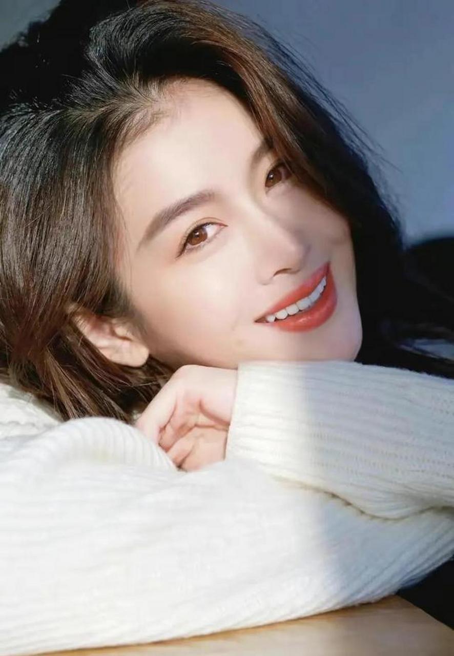 林一霆:温婉大方,优雅迷人的高清写真美图欣赏