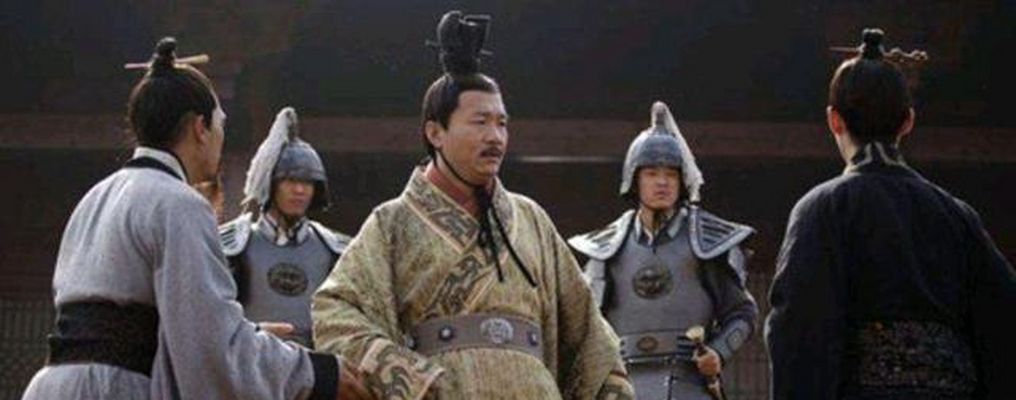 公元前606年冬十月,郑穆公去世,世子夷即位,即郑灵公.