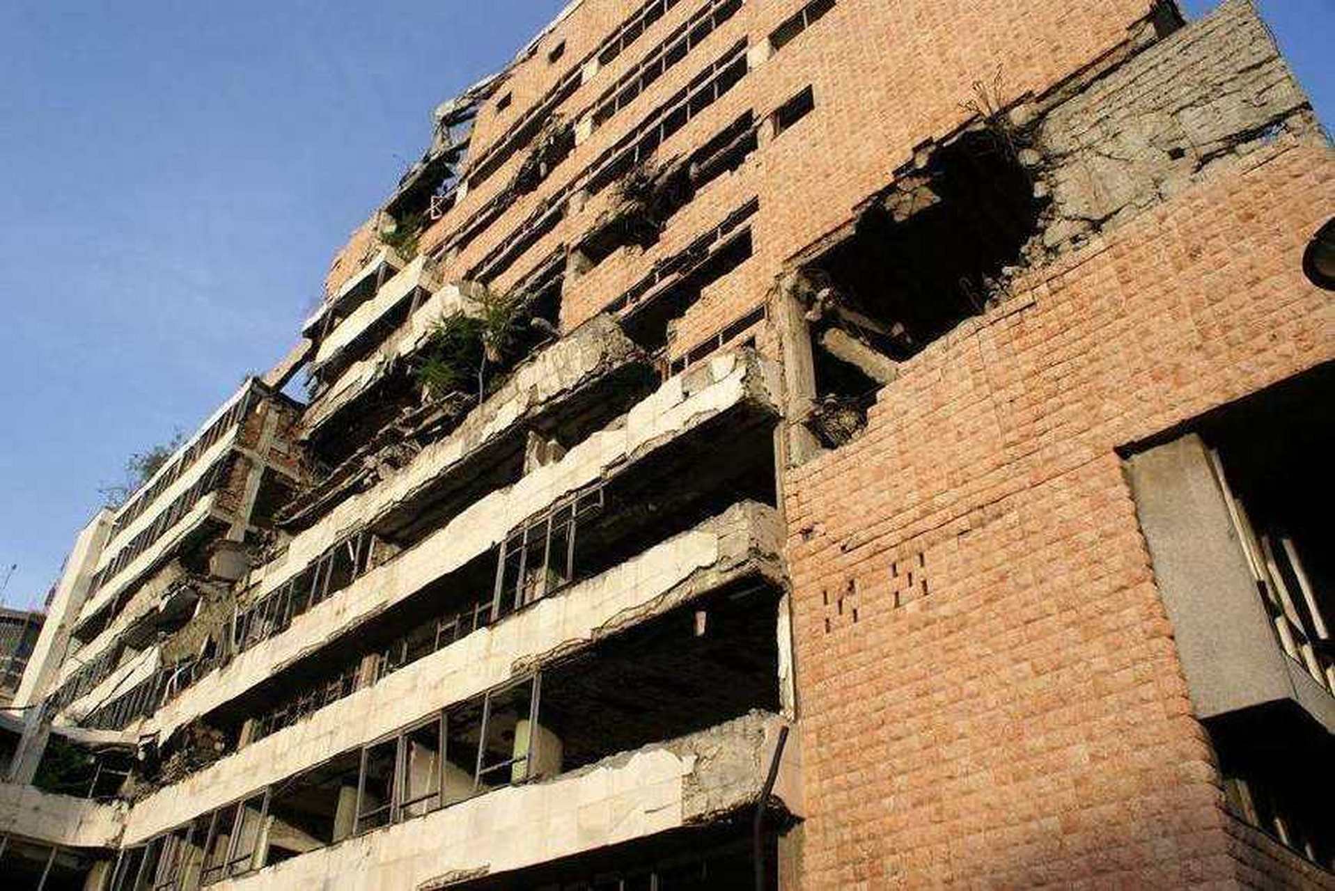 【我国驻南联盟大使馆被炸,"炸"醒了整个中国,"严正抗议!