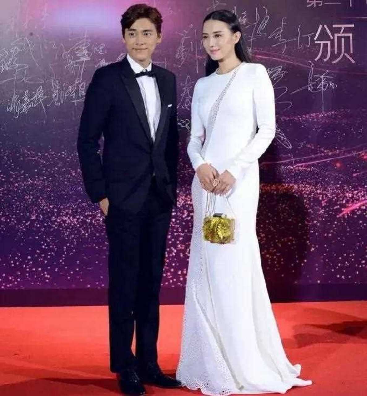 宋佳昔日和李易峰走红毯,帅哥美女同框出镜,浪漫又养眼