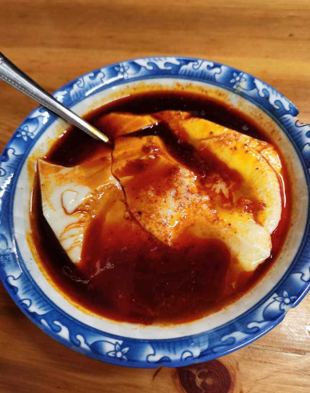 去乾县办事,顺便去吃了乾县四宝之一的乾县豆腐脑.一方水土养一方豆腐