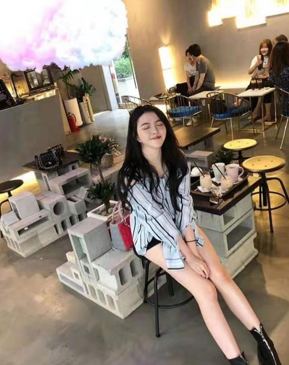 百家号星火计划# 华谊千金王文也女团身材真撩人,穿碎花上衣配超短