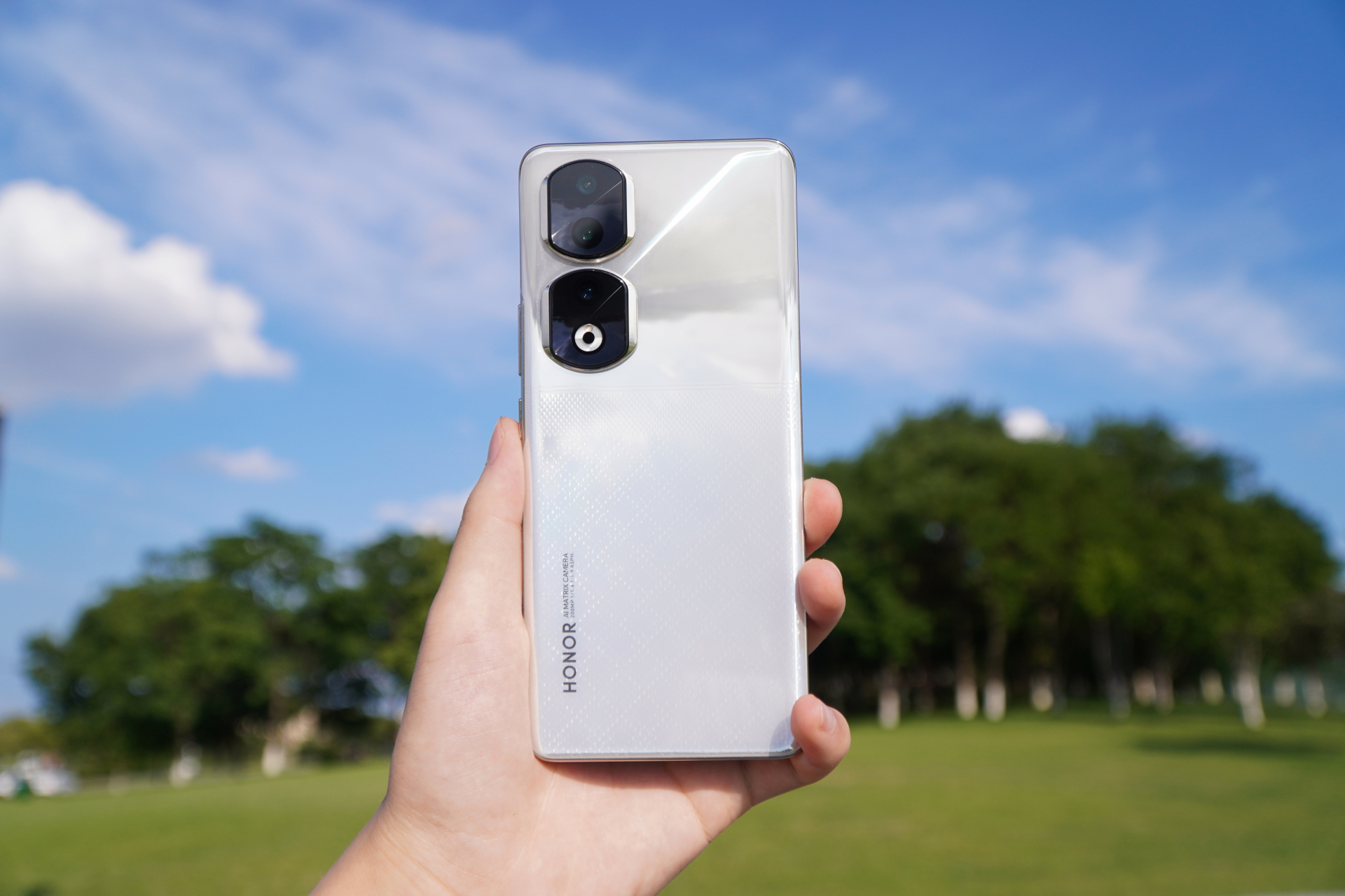 荣耀90 pro 「星钻银」真机图赏  这个银色可以说是把简约与高级感