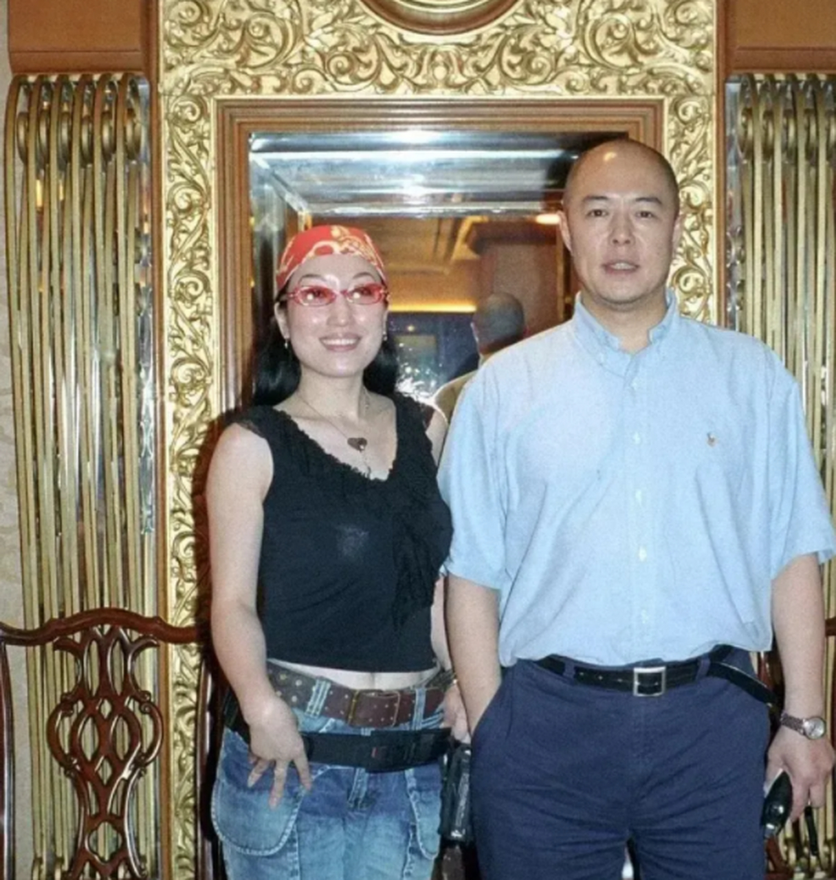 在2003年的时候,张铁林和周璇一起吃饭,一边寒暄一边吃,酒足饭饱之后