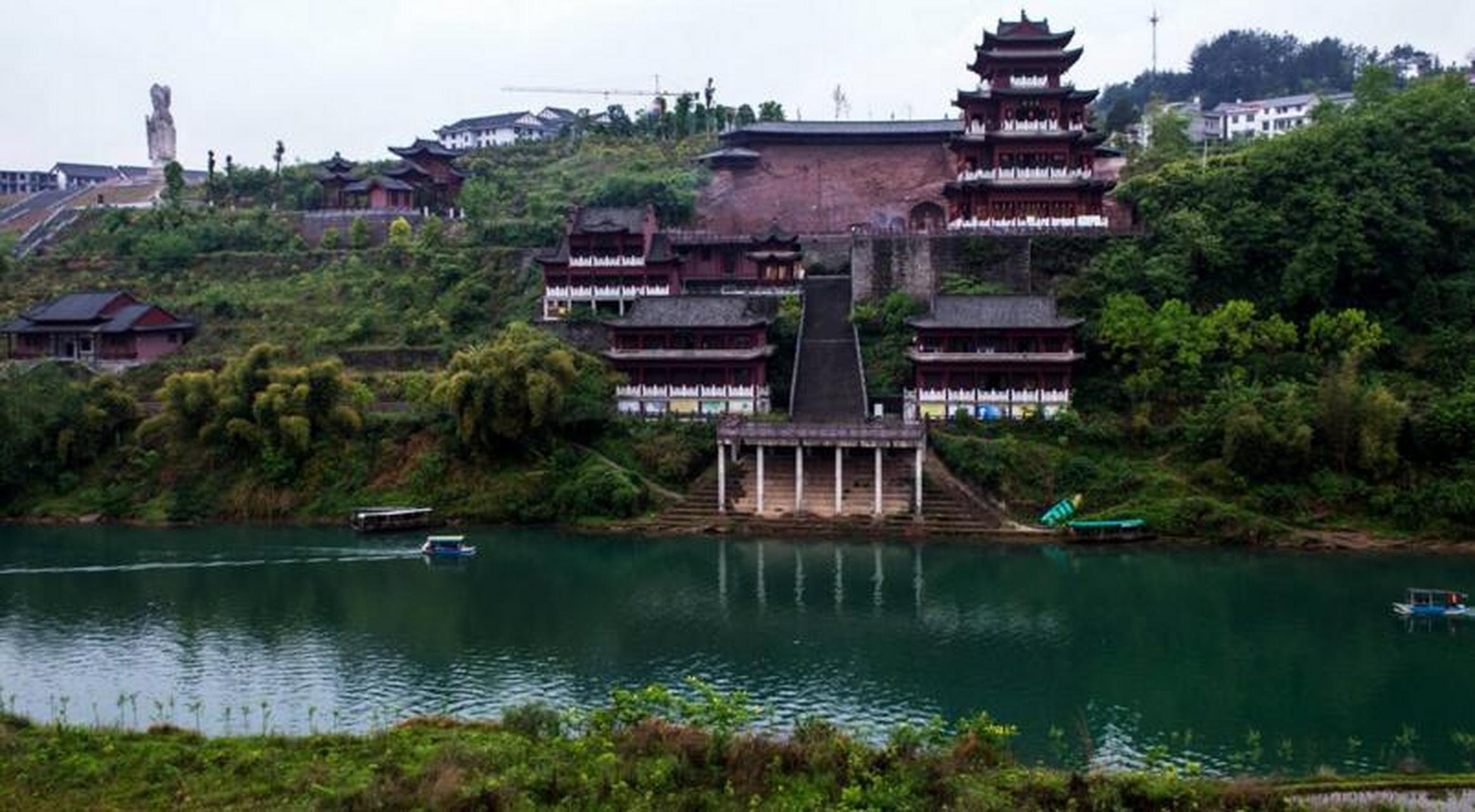 仙佛寺在恩施好玩的地方排行榜中属于是我国开凿的最早的石窟寺之一