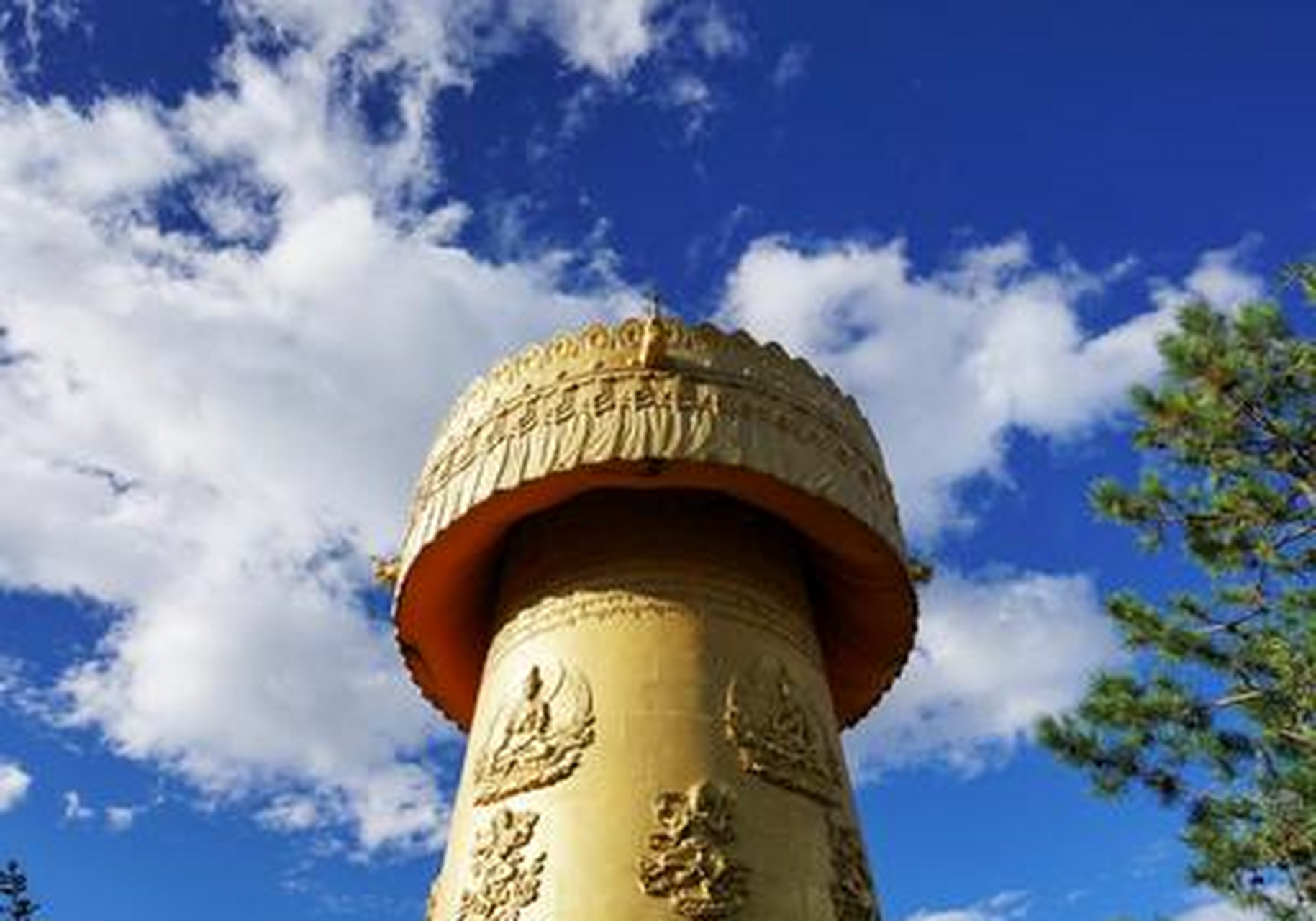 云南迪庆香格里拉独克宗古城大佛寺,世界最大转经筒!