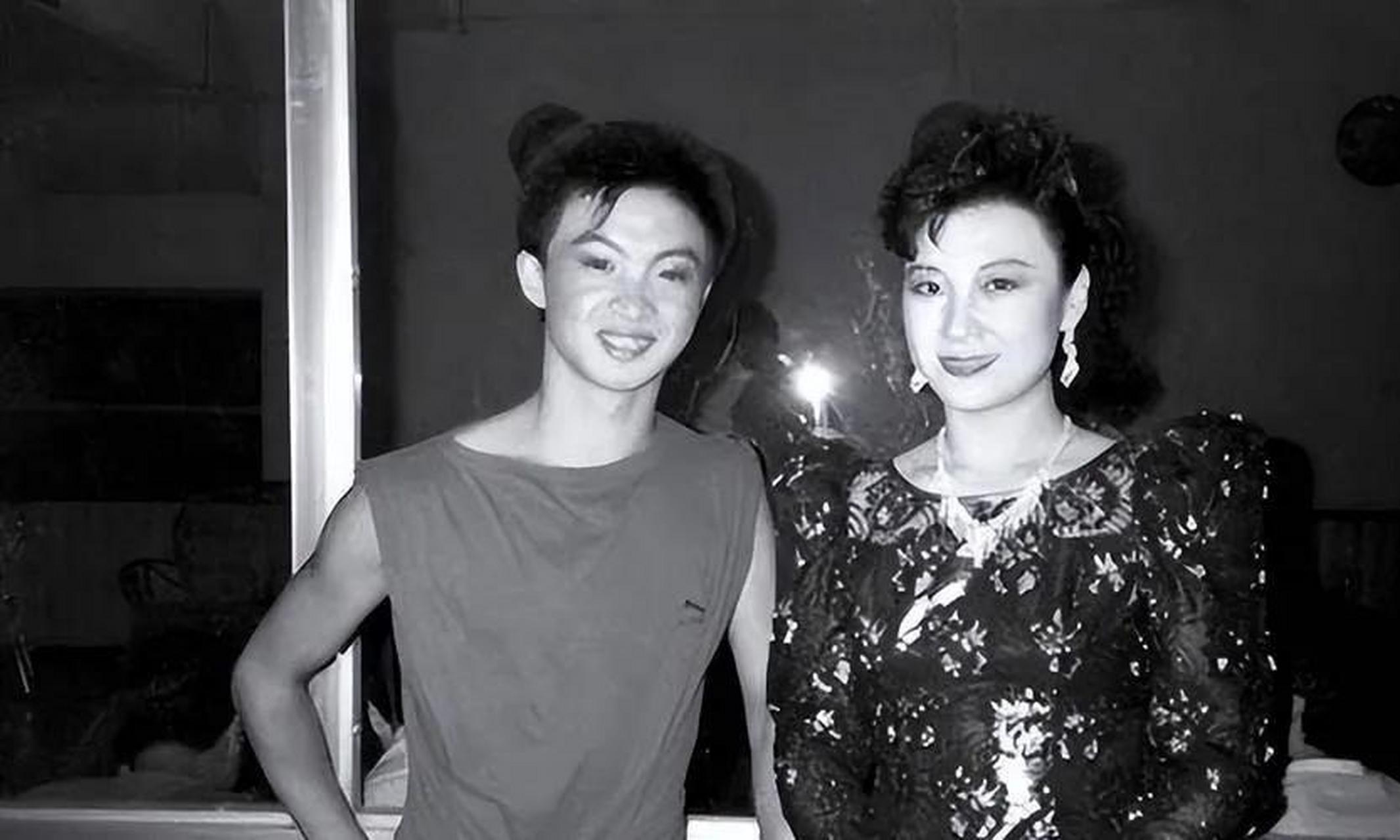 金星出身于一个军人世家,是家里唯一的男孩,他一生结过三次婚,前28年