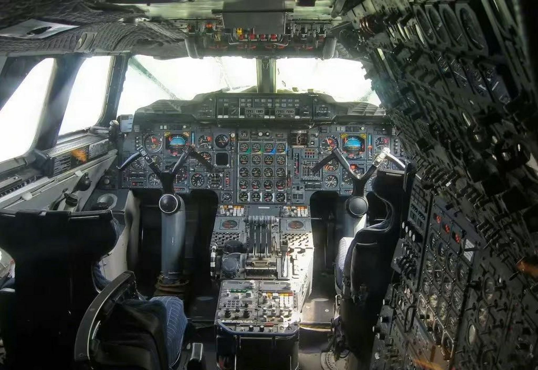 真正的飞机座舱.