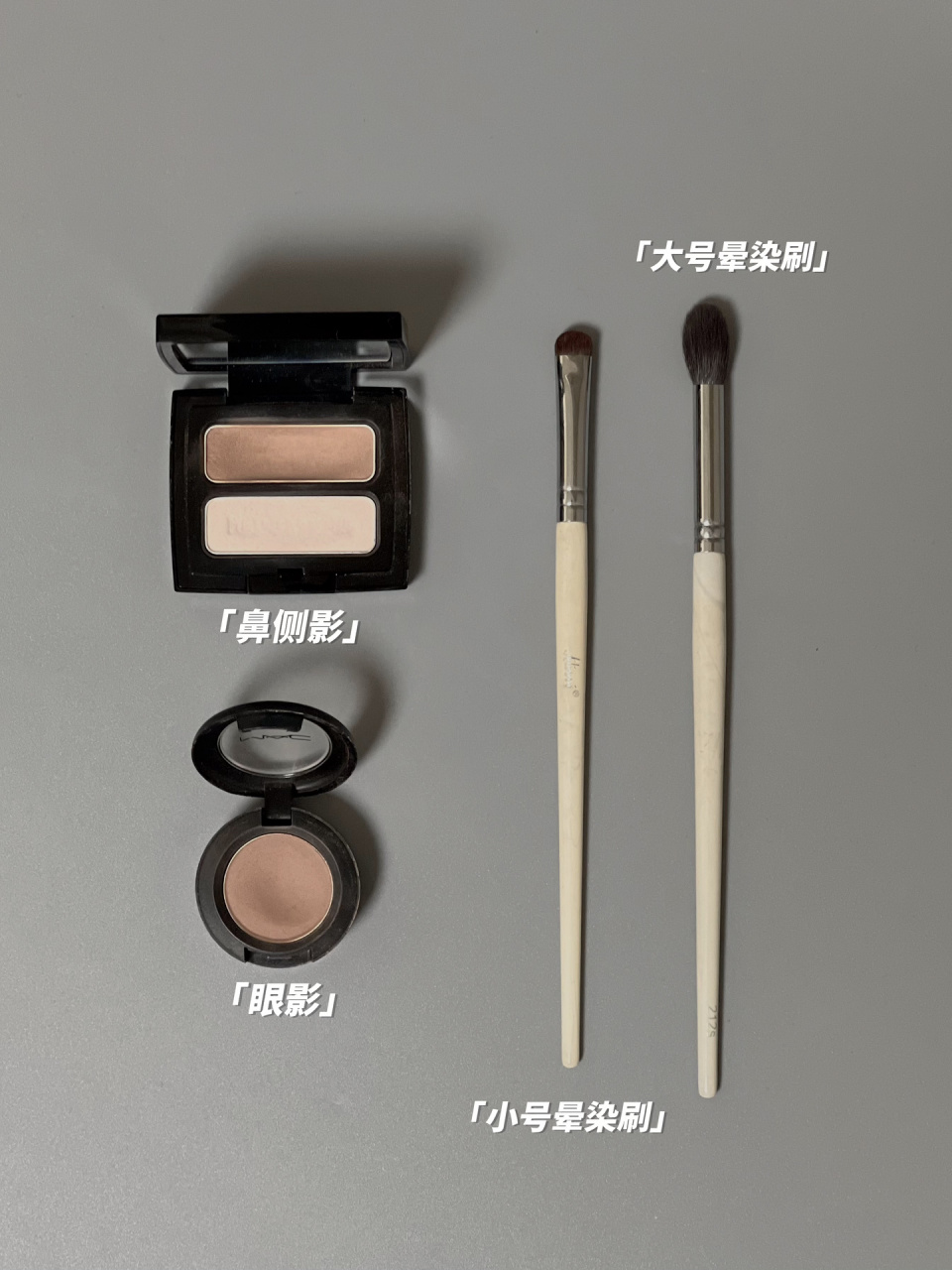 今天想要分享一起关于男生眼影画法的教程 男生的眼妆一定要有神