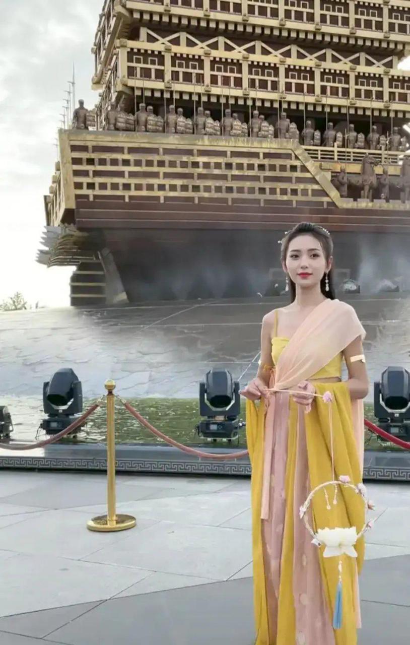 陕西西安,千艺一曲古筝立足不夜,太美了[期待] 这就是你们疯狂追逐的