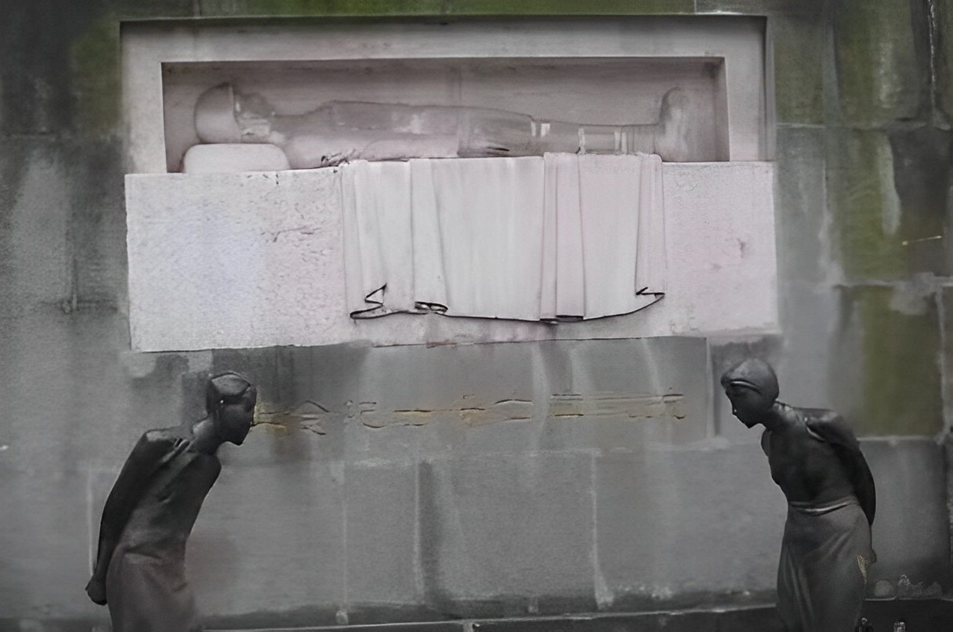 2005年,汪精卫的小儿子汪文悌回到了南京.