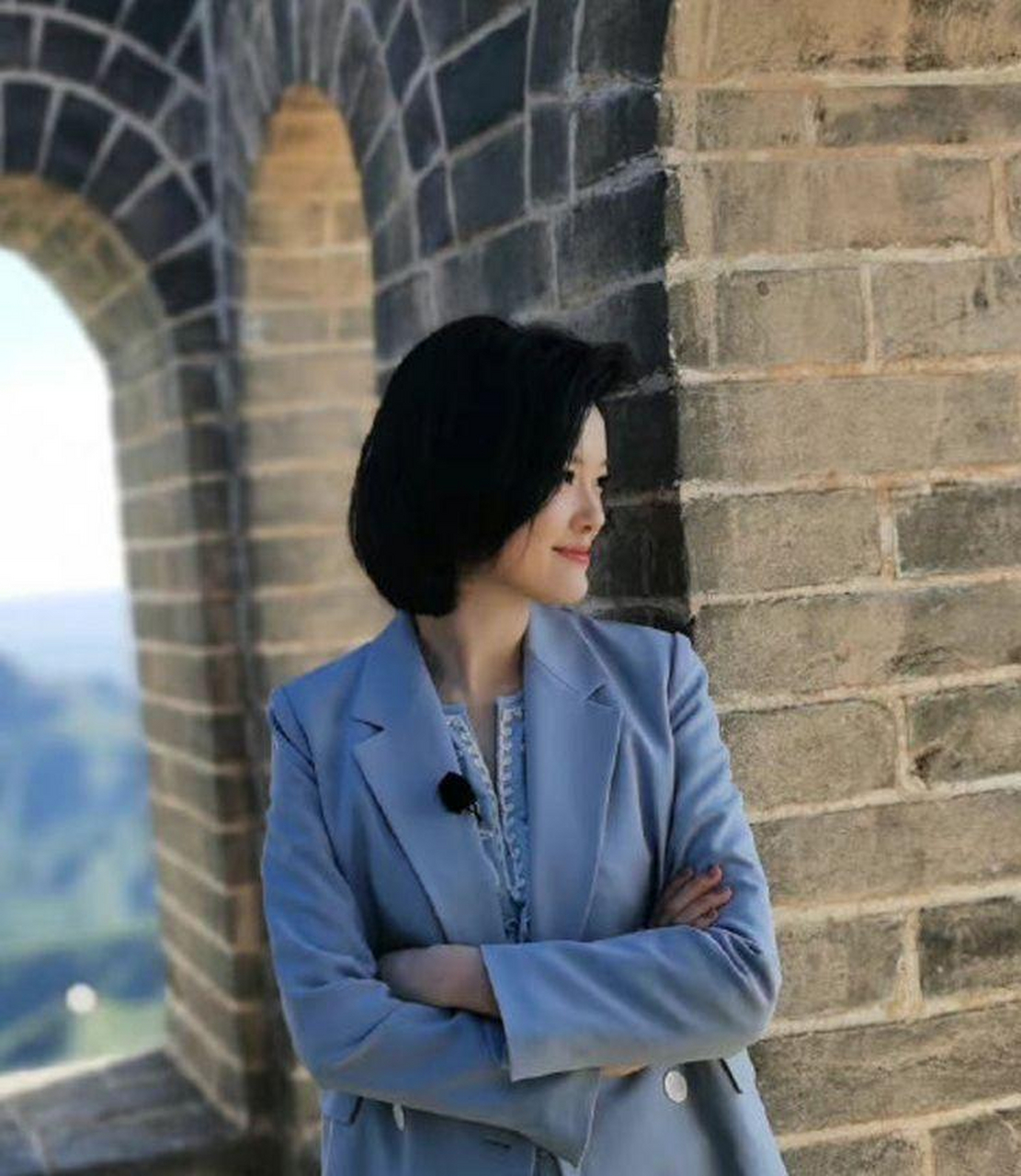 古人云:腹有诗书气自华; 央视主持人邹韵,年龄33岁,身高167cm; 虽然她