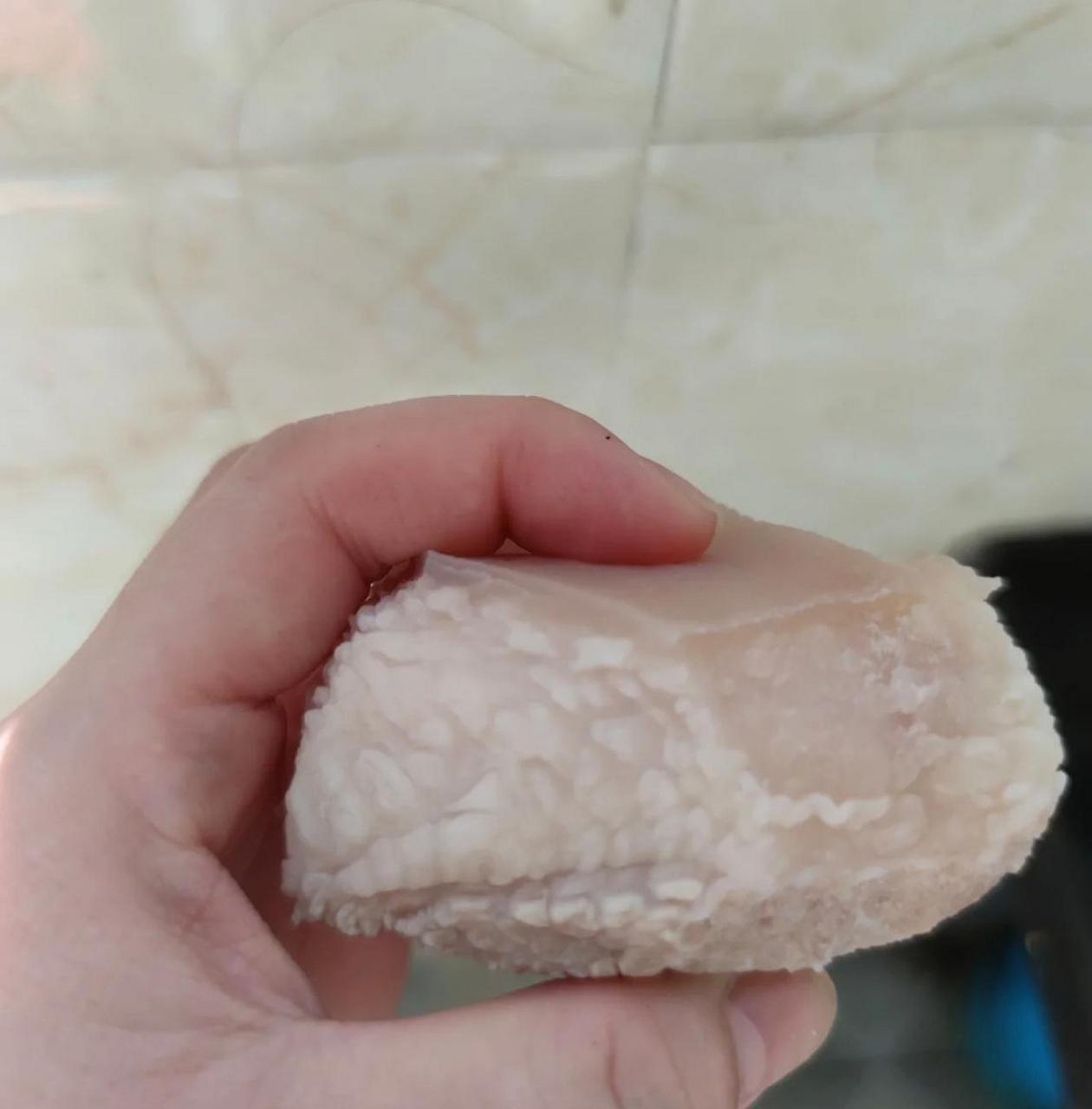 网友:不懂就要问,这样颗颗粒粒,麻麻赖赖的肥猪肉,还可以吃吗?