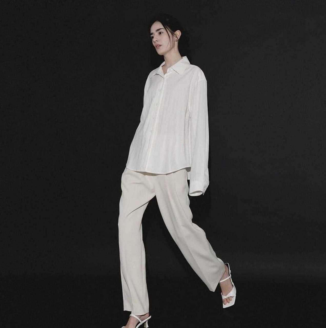 低饱和度,无彩色系装搭配look[鄙视] 低饱和度的服装总能给人一种素雅