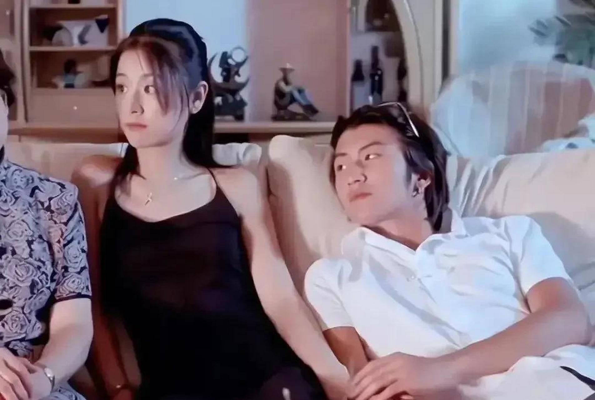 二十年前,谢霆锋和林心如合拍电影《魔镜》的剧照,当时的他们初出