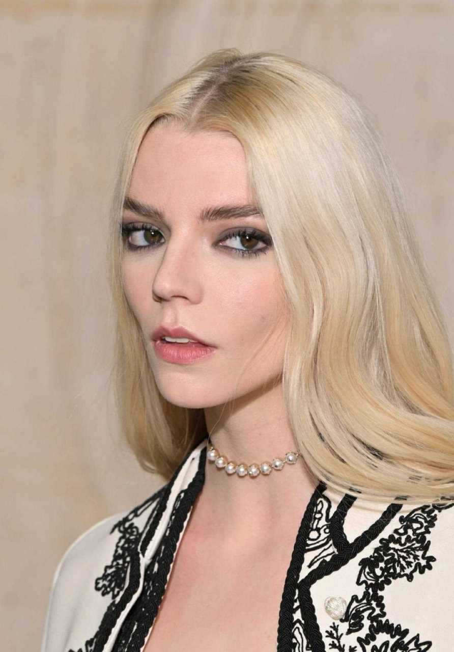 (anya taylor-joy)亮相,造型性感!