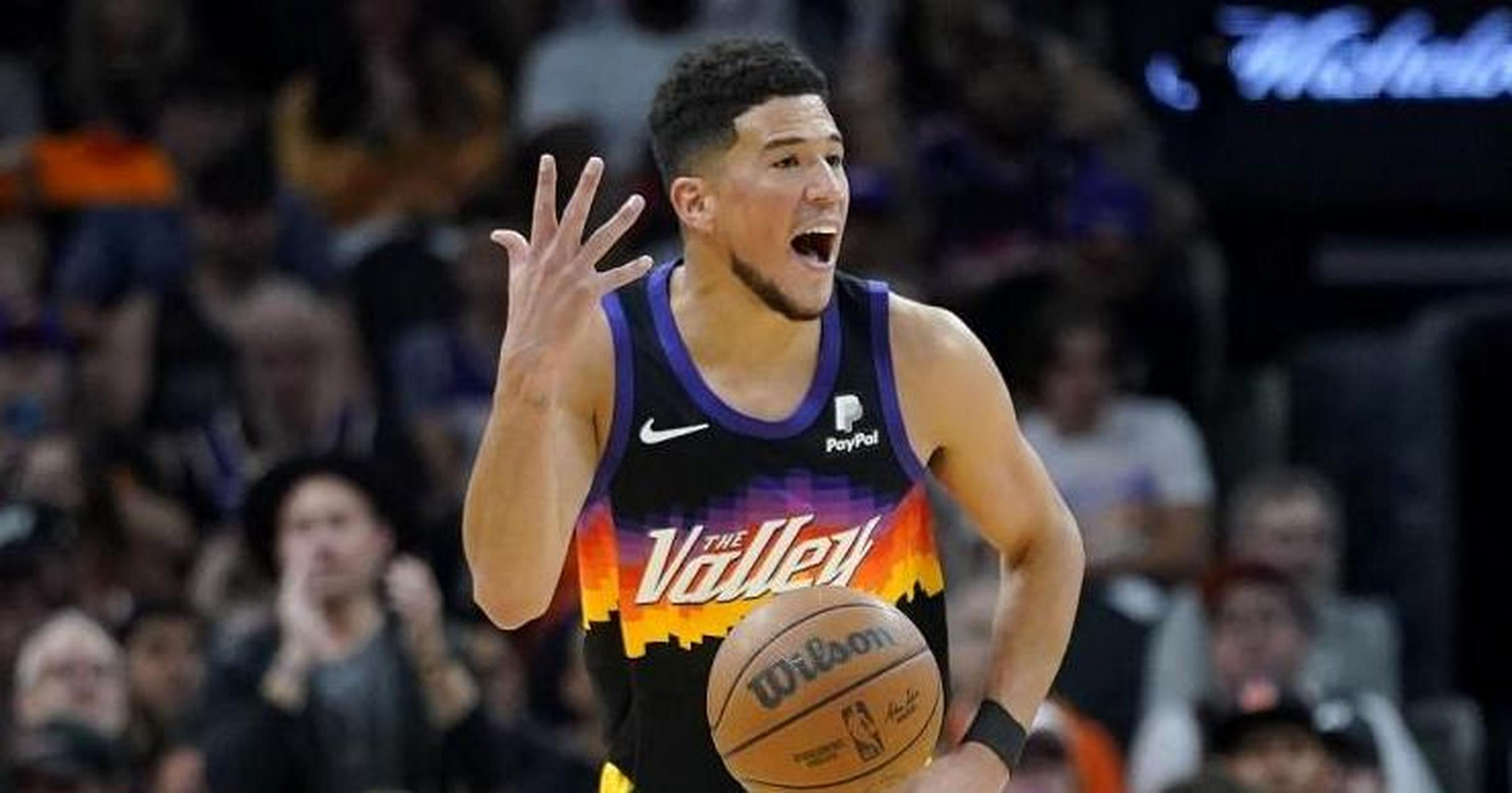 近日,菲尼克斯太阳队的当家球星布克参加了一档节目,在节目中主持人问