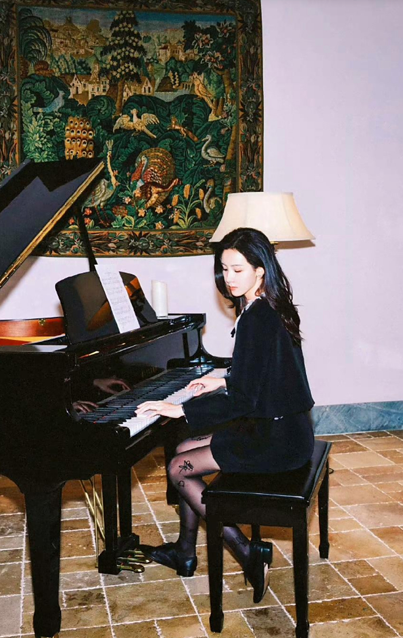 陈都灵黑丝大赏,这身段诱惑吗 [大笑]实践出真知