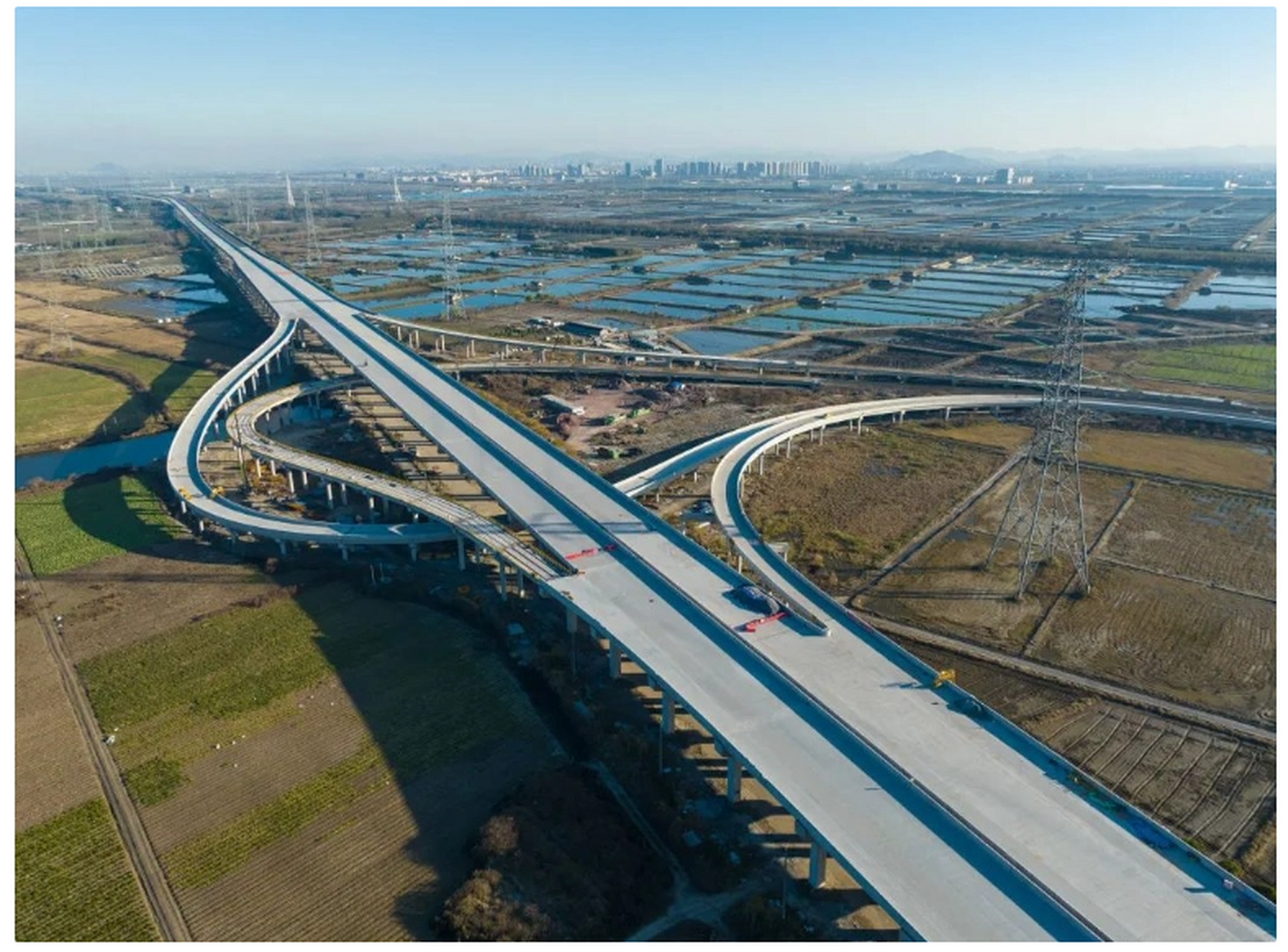 全国首条智慧高速公路 —— 杭绍甬高速公路计划今年年底建成通车