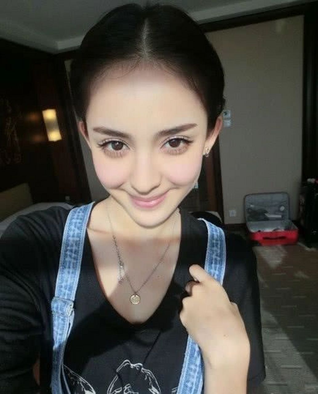 早期的古力娜扎混血感非常强,为什么现在没有那种感觉了?