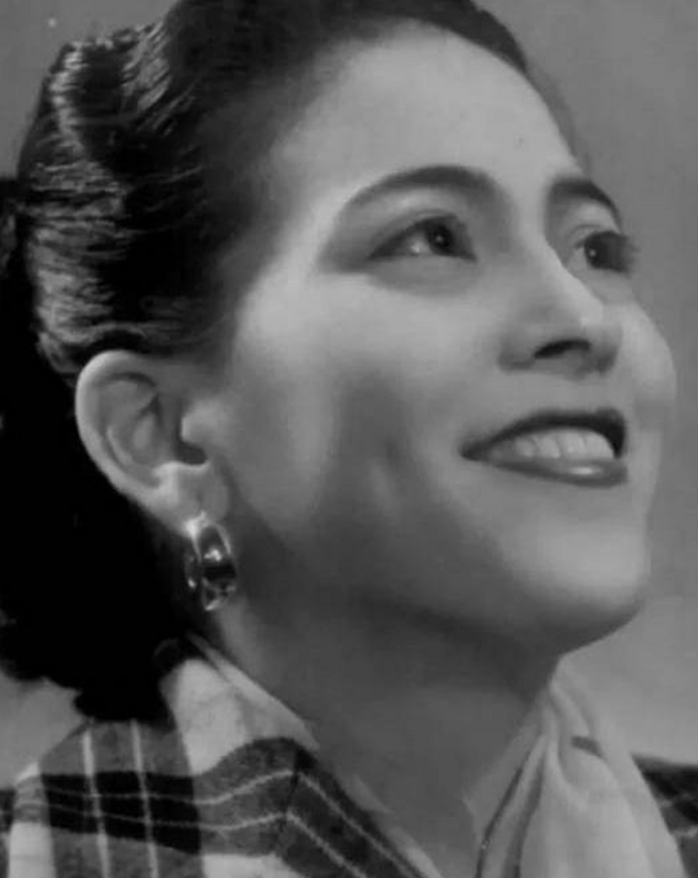 何鸿燊原配黎婉华的旧照,有高贵的气质