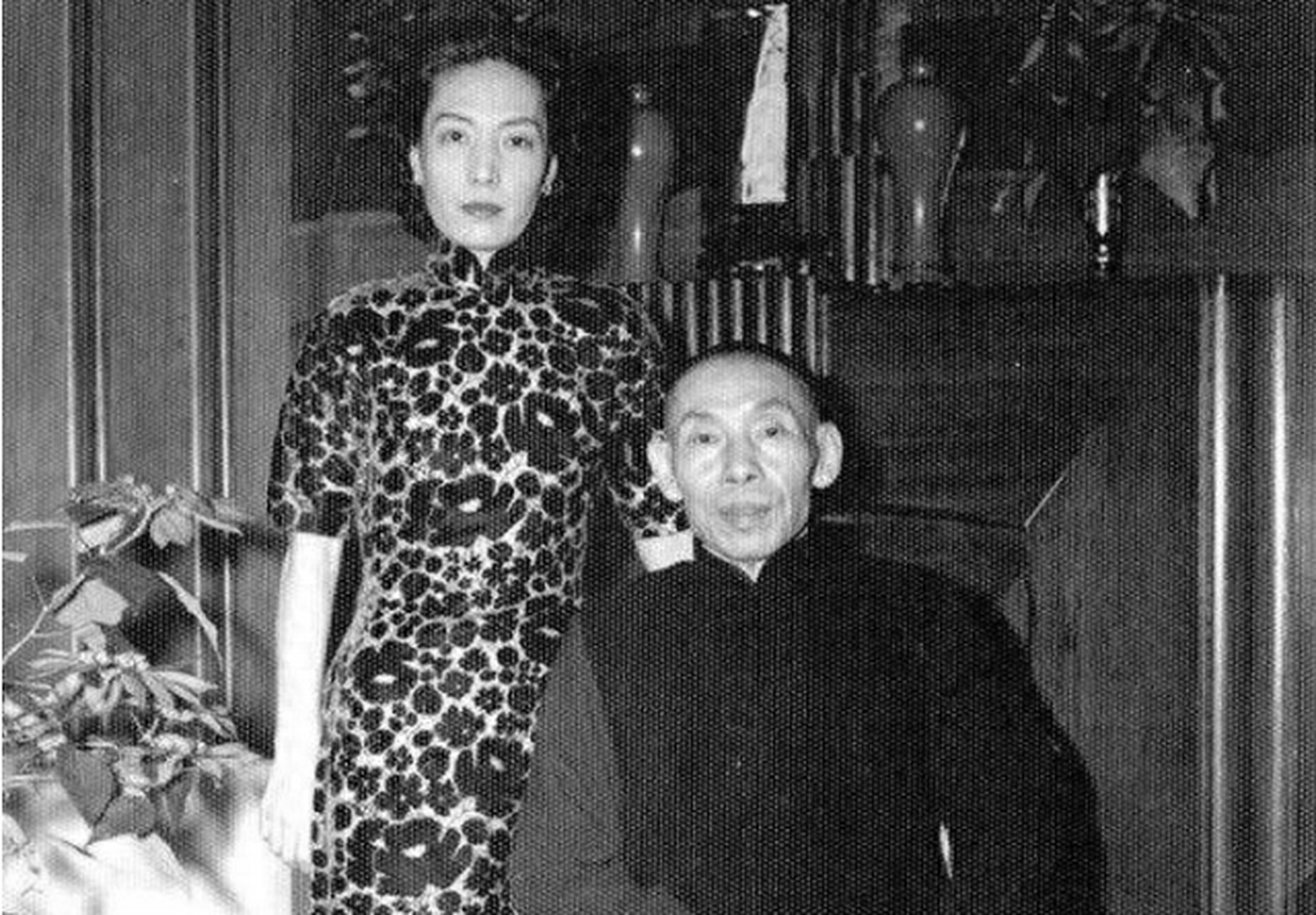 1916年,沈月英背着丈夫杜月笙与表哥私下谈起了恋爱