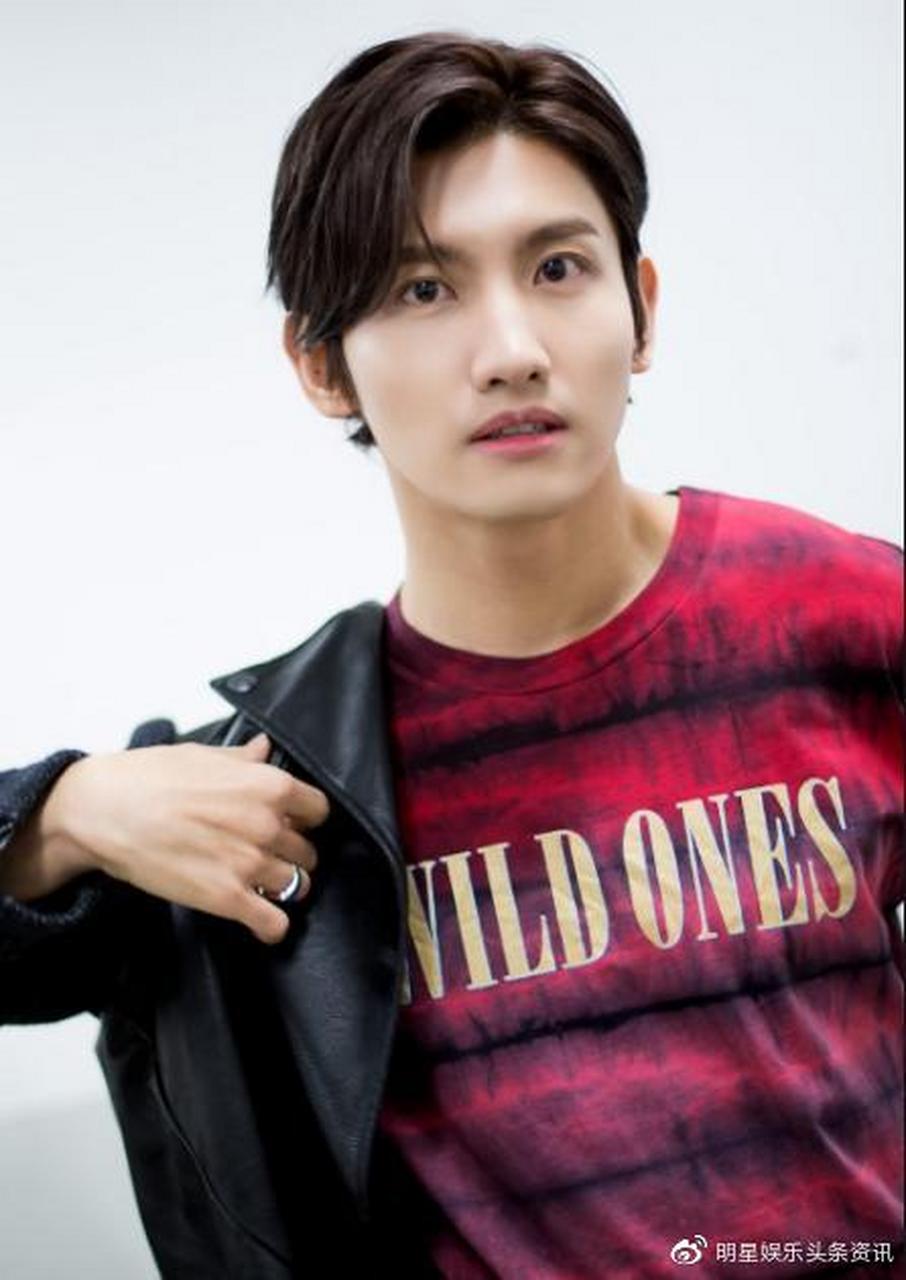 吃瓜爆料看这里#据爆料,沈昌珉正与圈外女友热恋中,据悉沈昌珉身边的