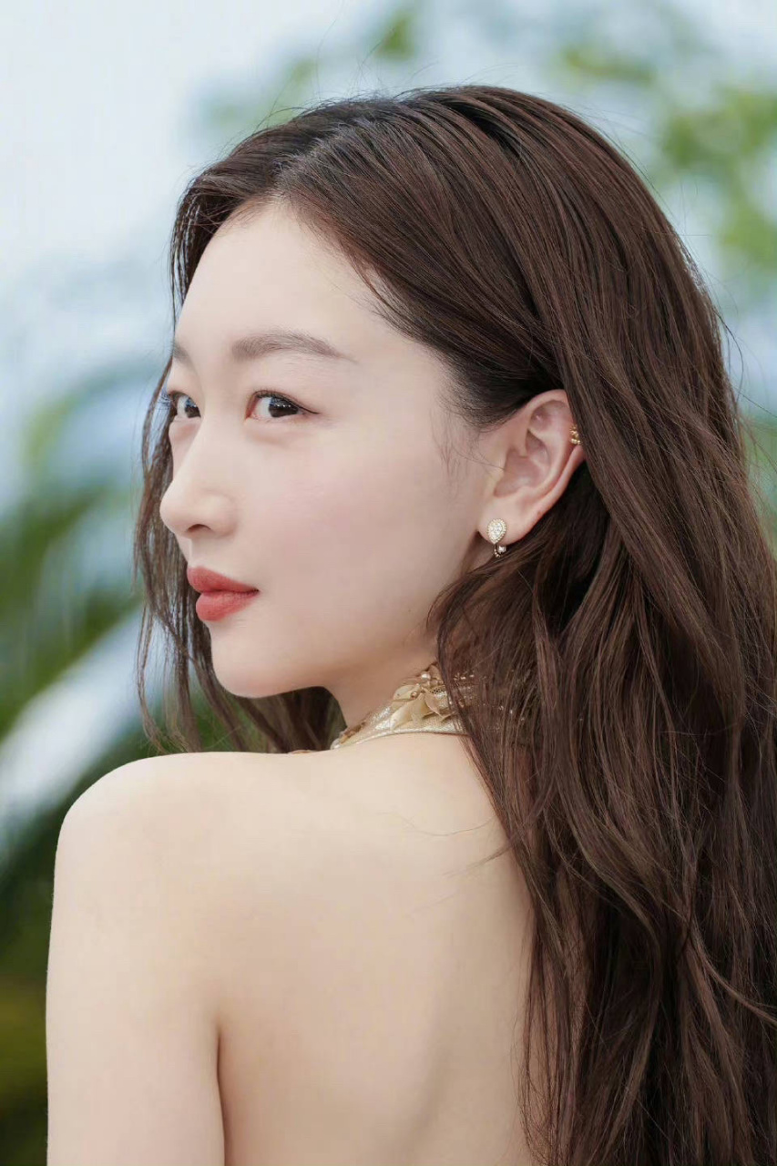 相信看过《千古玦尘》电视剧的,一定会喜欢上周冬雨身上的灵气,要