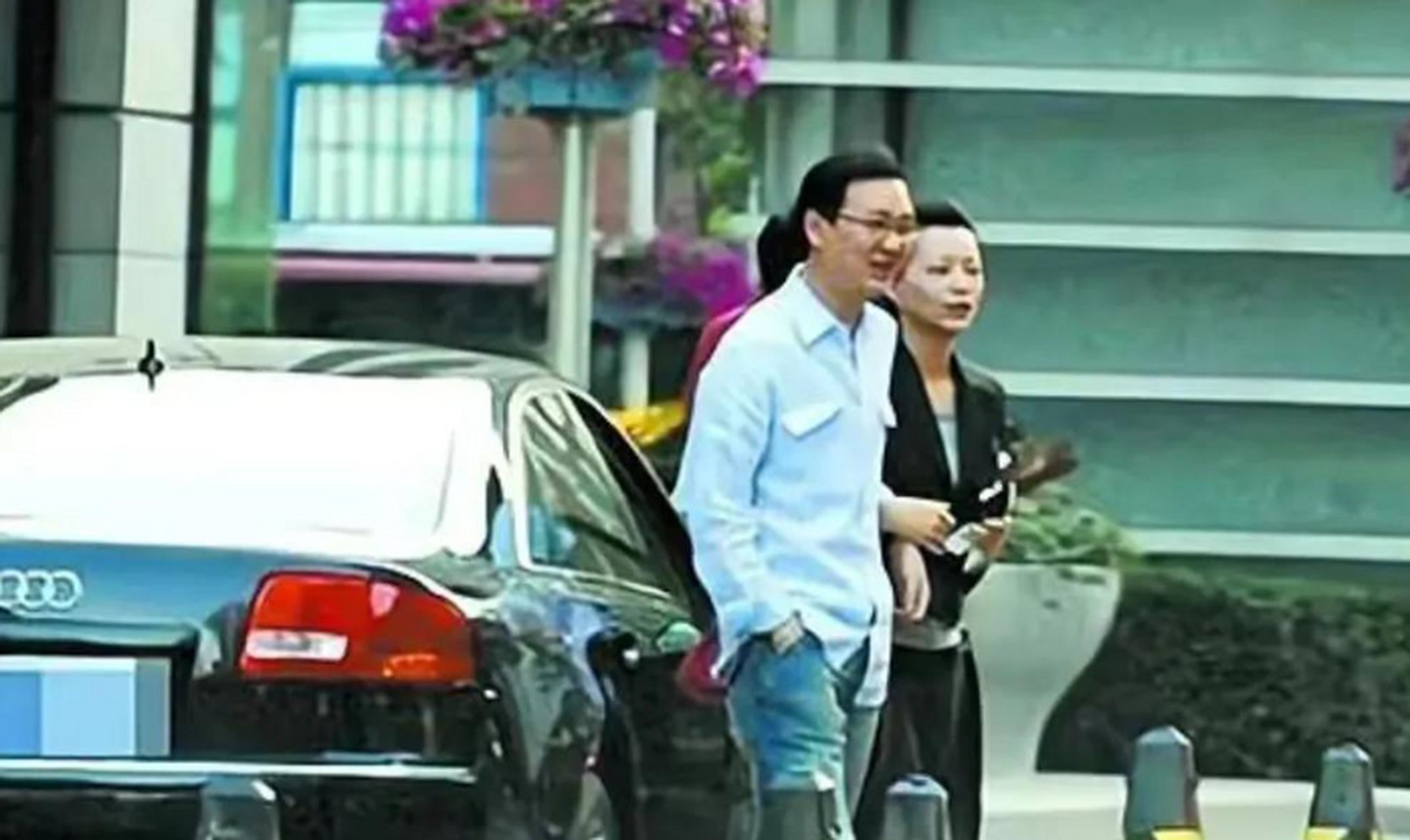 2009年,密春雷对妻子金晶说:"我今天必须和你离婚,给董卿一个名分,我