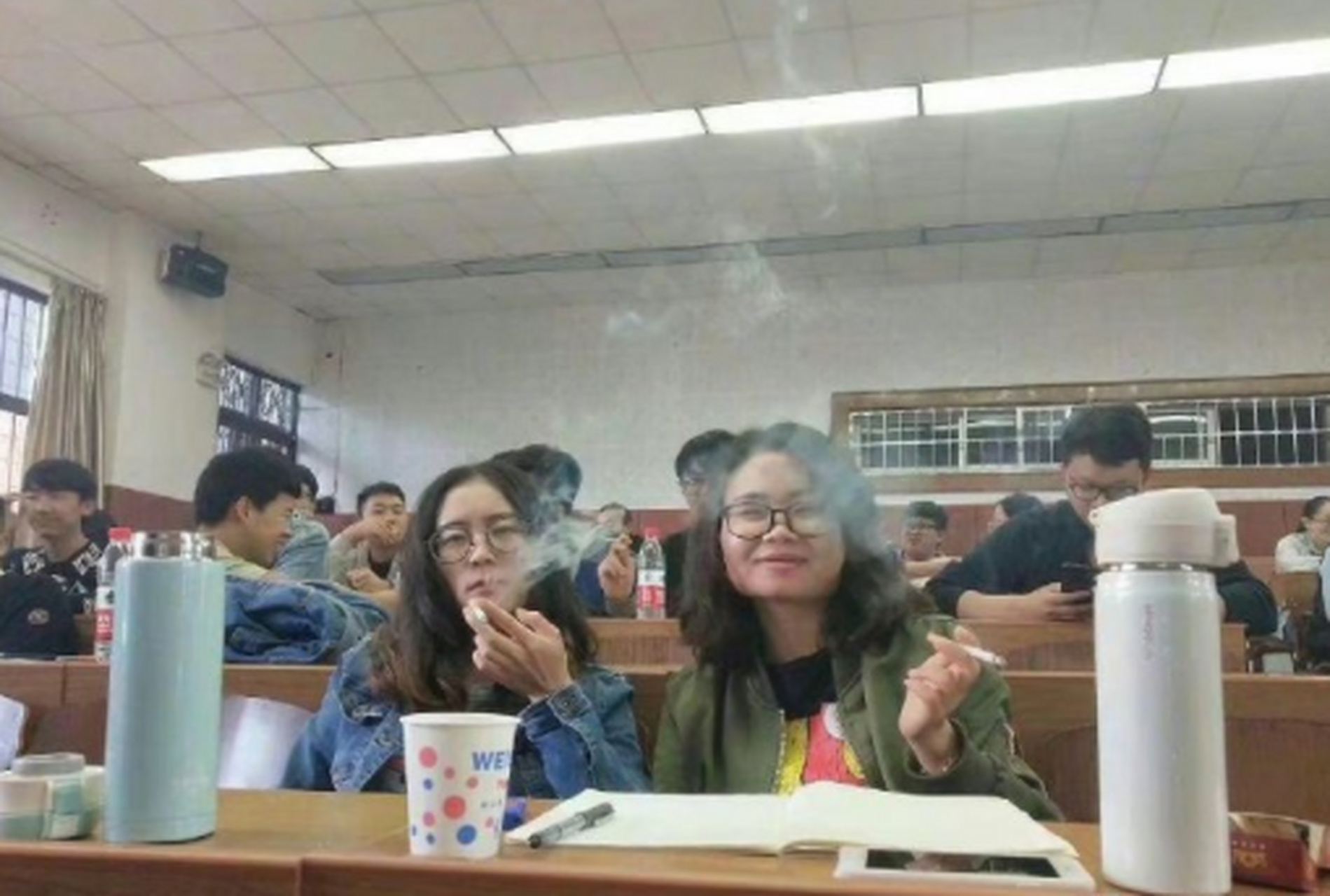 云南农业大学烟草学院,这上课氛围我看了都头皮发麻,云雾缭绕宛若仙境