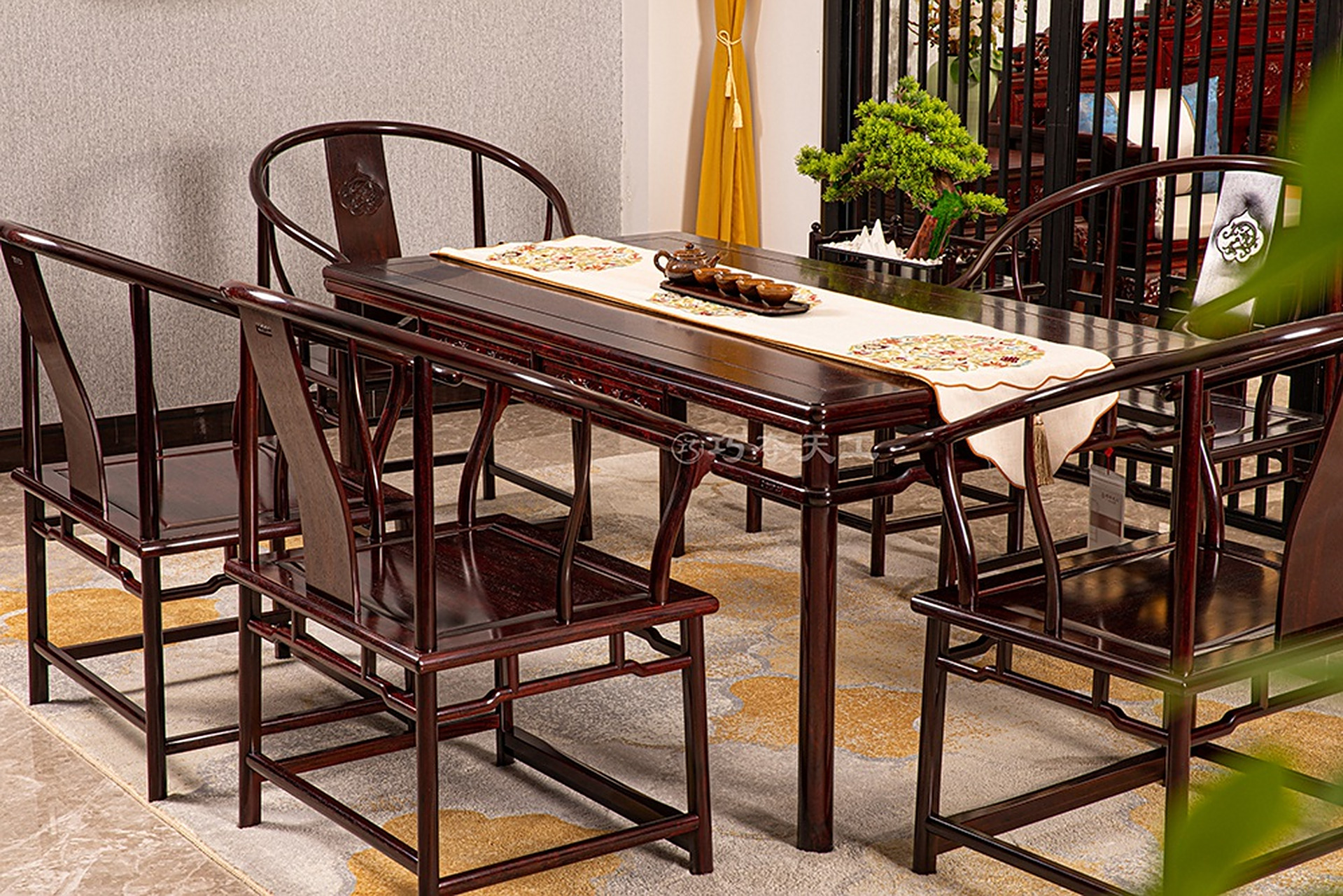 红木茶桌系列:檀香紫檀(小叶紫檀)《明式圆包圆茶台》.