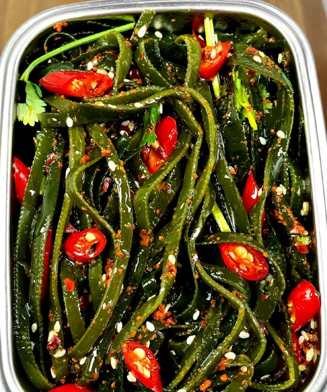 这个辣拌酸辣海带丝的酱汁配方真的太好吃了,让我妈都想让我摆摊卖!