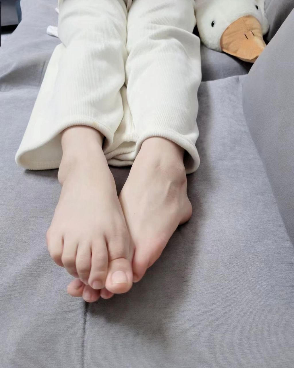 我有一双白脚丫,,,,  #脚模美脚