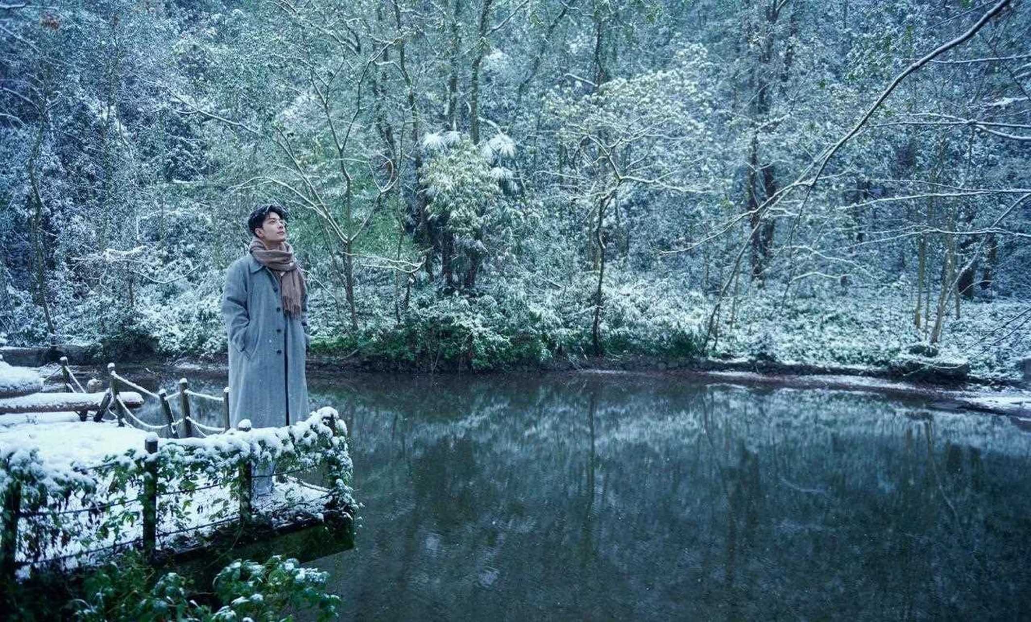 是不是肖战在才这么好看呀[马思纯的微笑