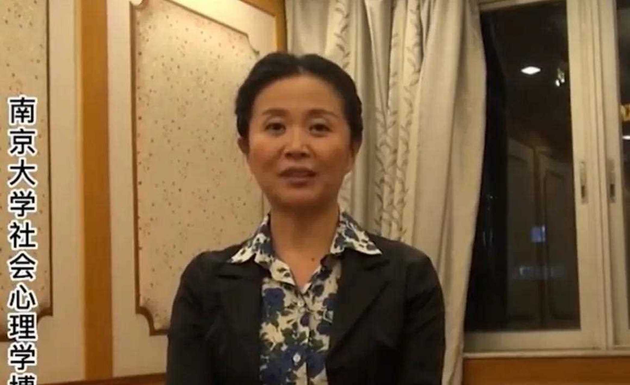 非诚勿扰嘉宾黄菡老师罕见现身,可能因为没化妆,56岁的黄菡显得有些许