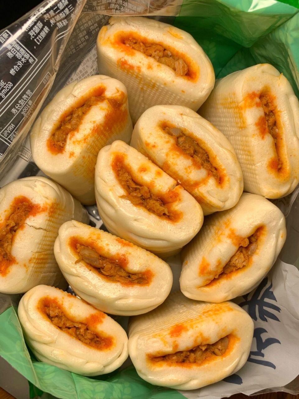 介个叫金丝卷!表面看来平平无奇,内馅是满满的奥尔良味肉!