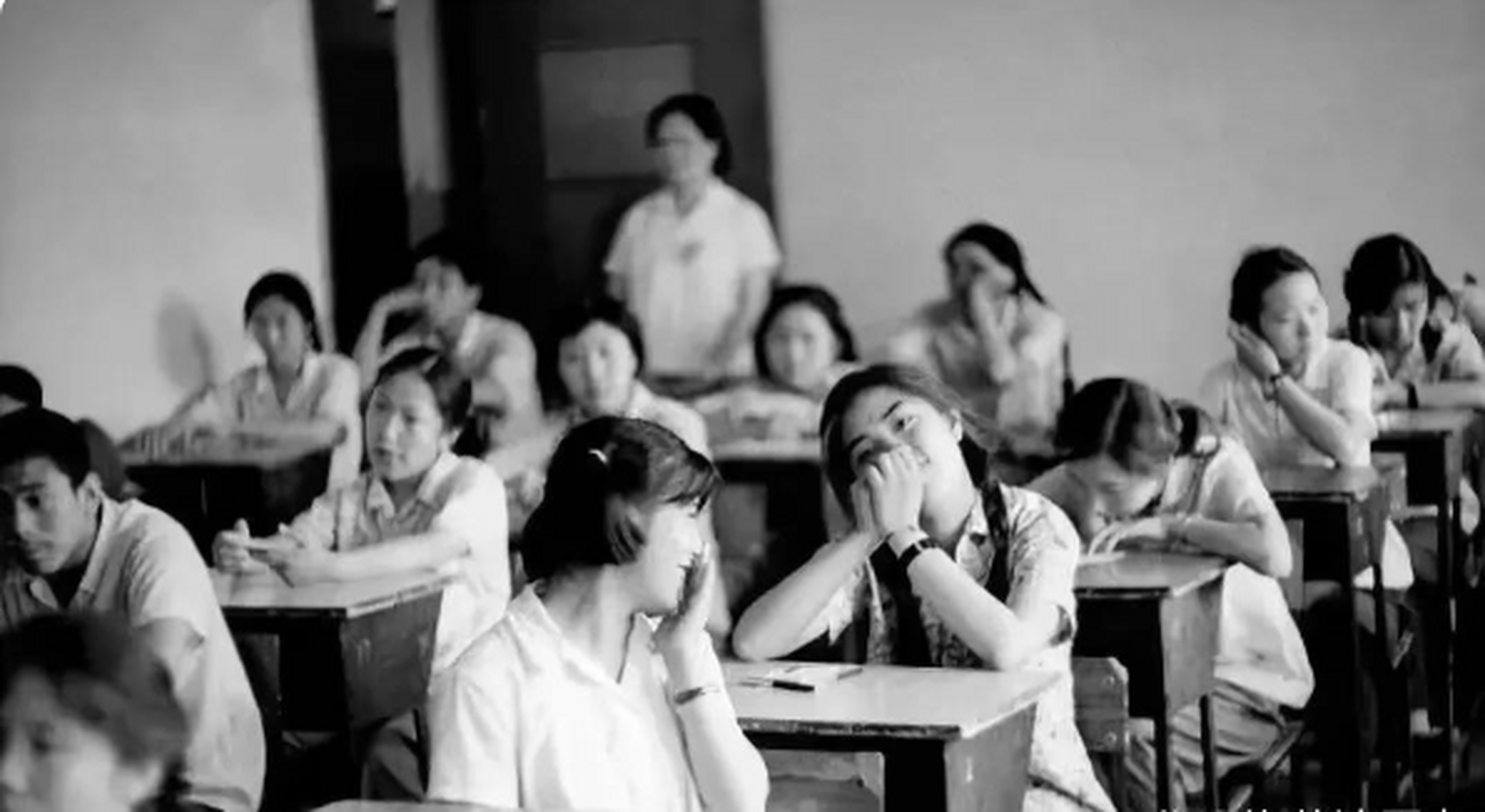 80年代国人的生活,忆苦思甜,新一代年轻人要不负青春,不负历史