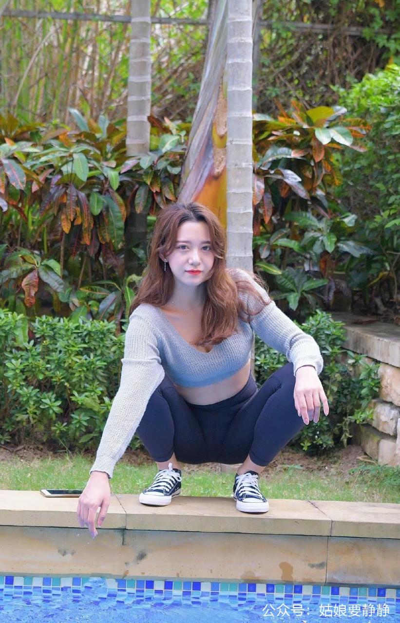 瑜伽裤小姐姐,蹲姿有点霸气! 676767