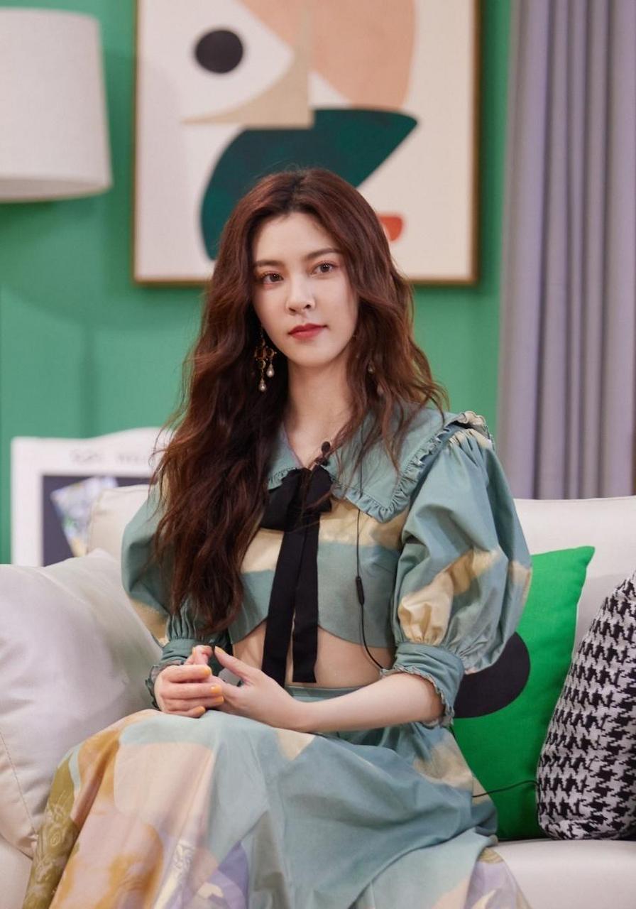 宋妍霏综艺《做家务的男人》第一期录制造型 宋妍霏|综艺《做家务的