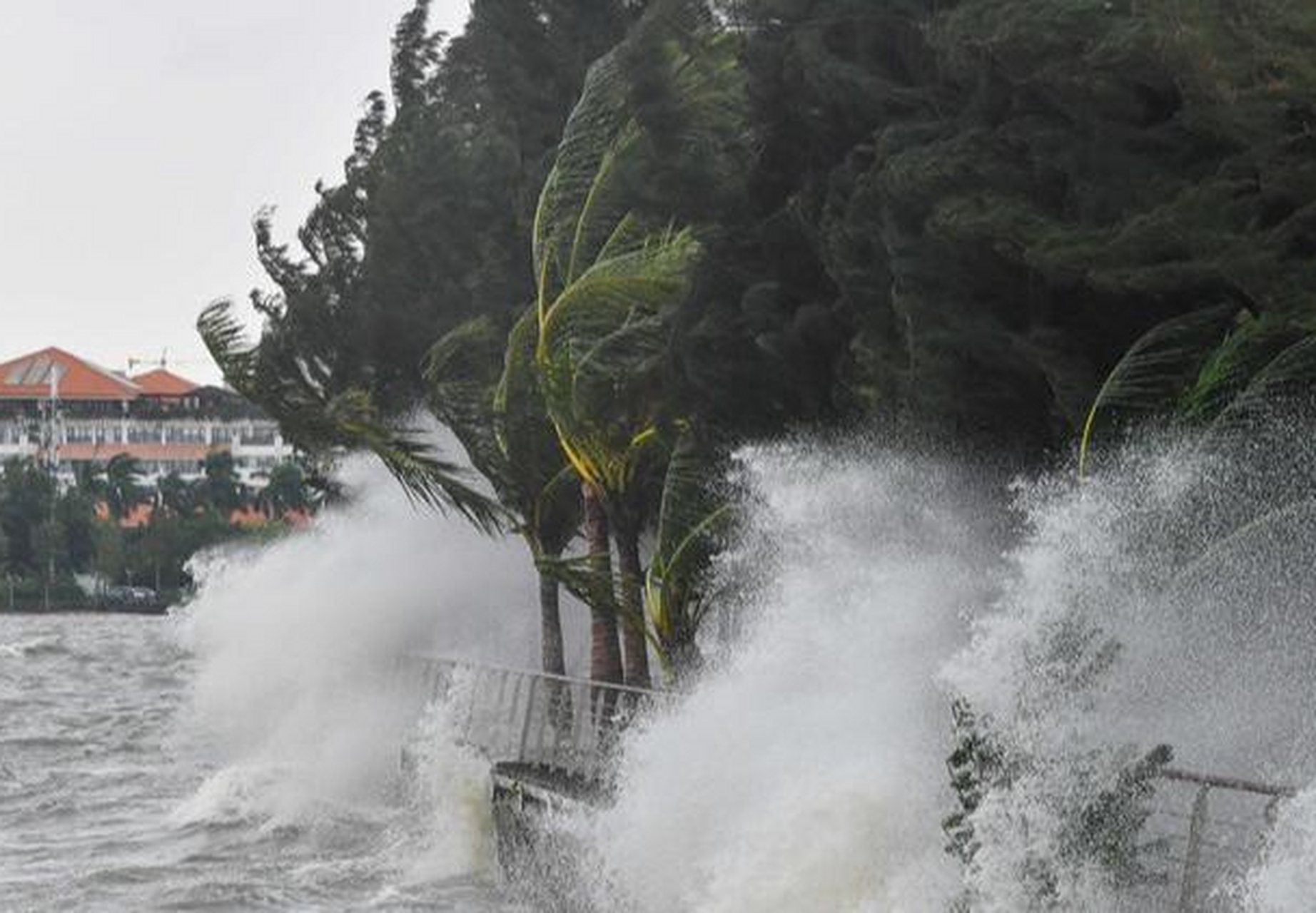 杜苏芮卡努双台风#  最新通报:截至2023年7月28日13时30分,受台风"杜