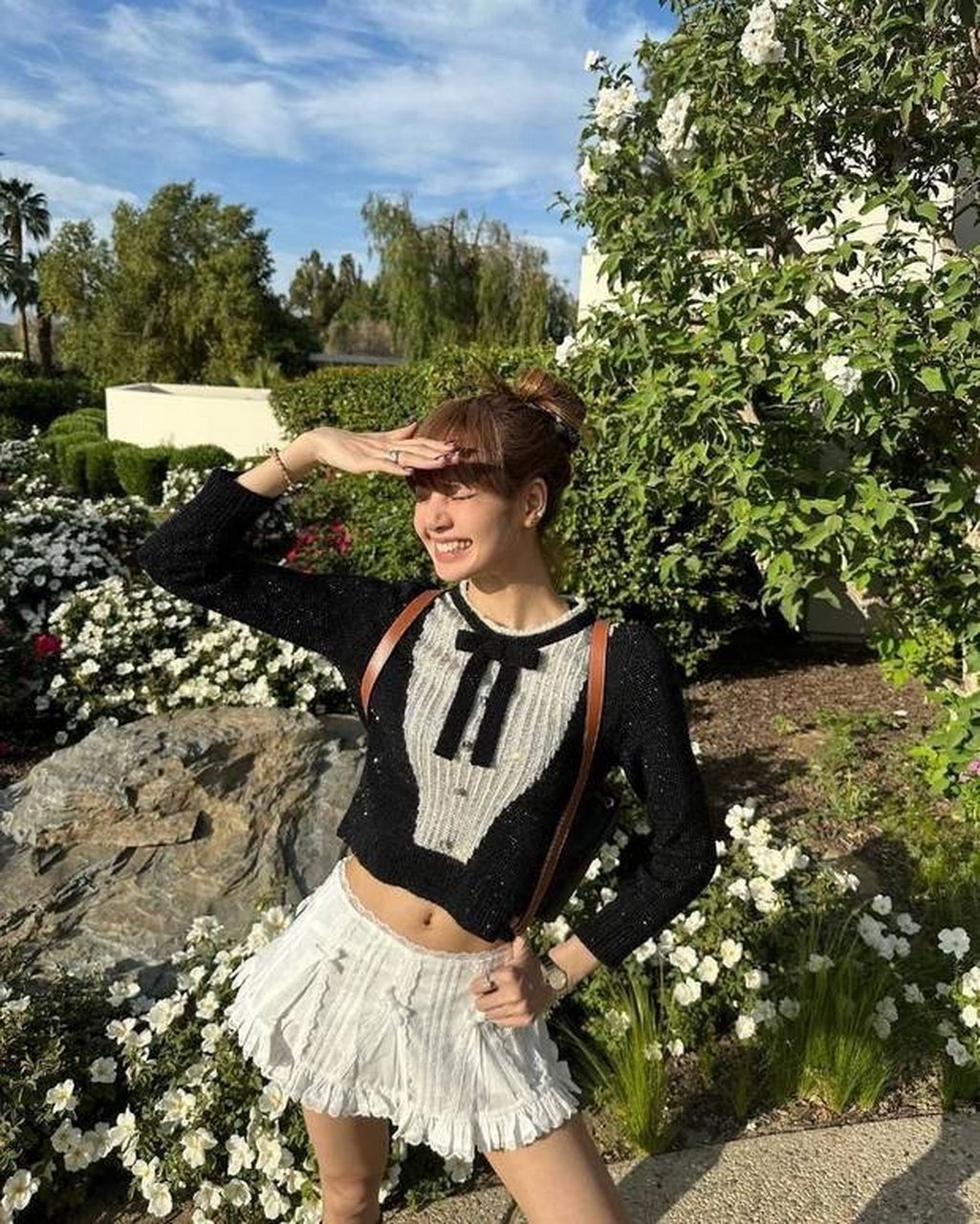 blackpink成员lisa分享科切拉音乐节照片,与billie eilish ,dominic