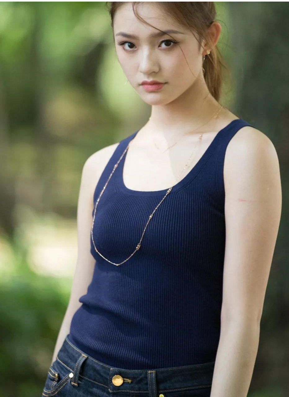 林允早期写真,眼神清澈单纯.