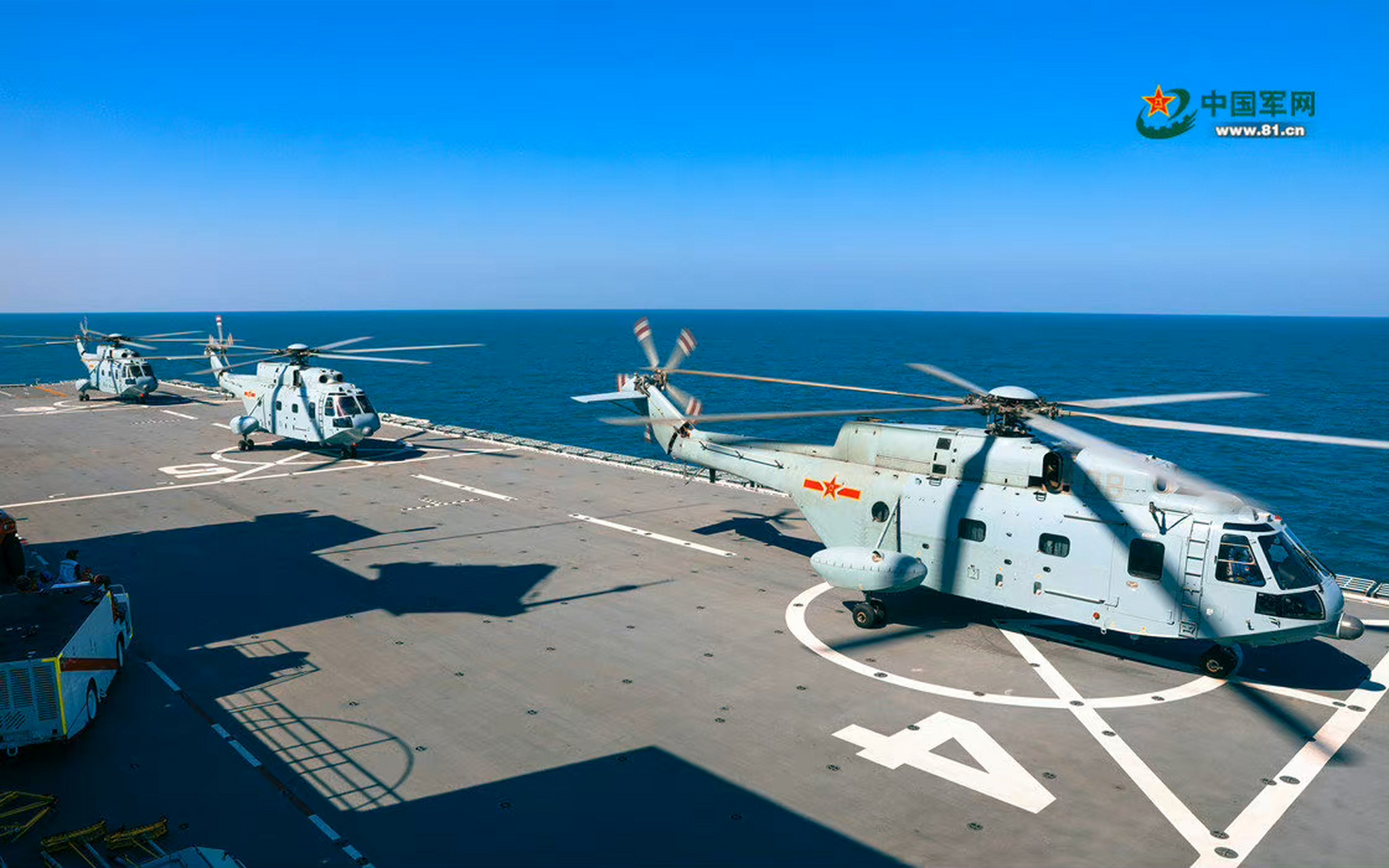 我国海军陆战队某部装备的直-8c型运输直升机,有人说图片中的直升机