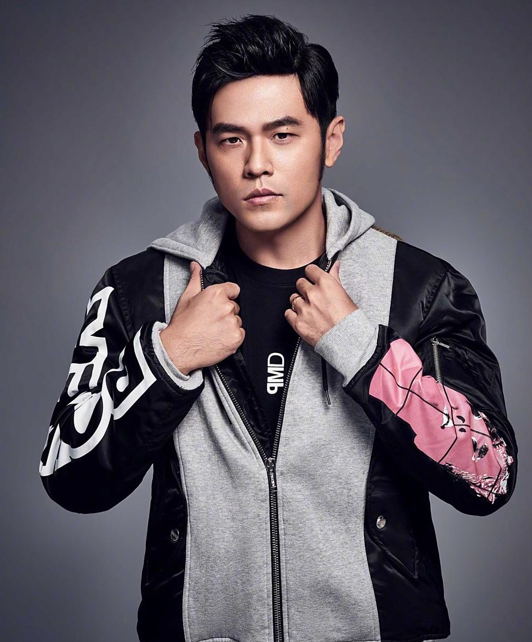 2007年,百事出2000万找周杰伦续约,周杰伦拒绝,转身签约4000万代言的