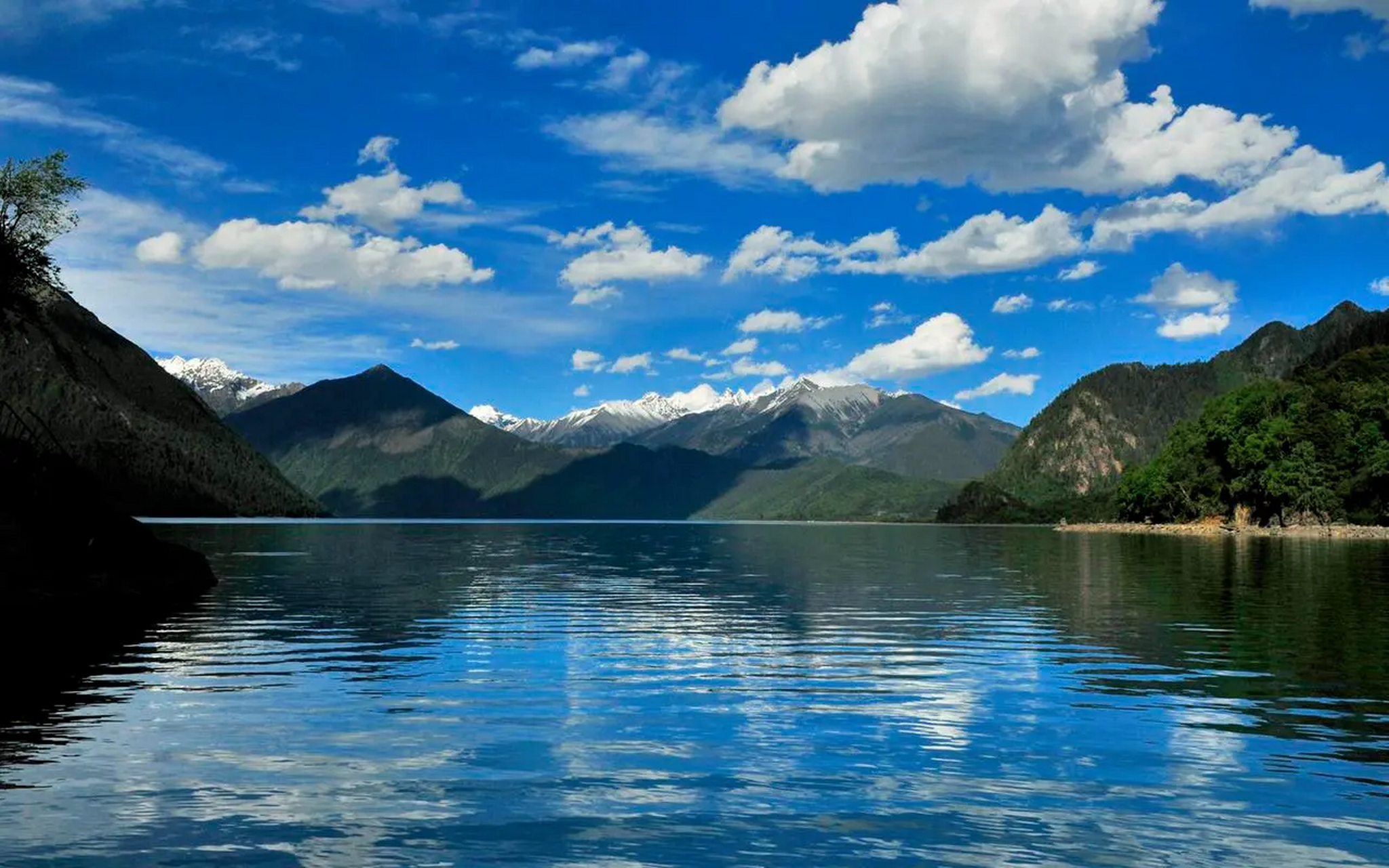 西藏人间仙境的壁纸来了 西藏,那是一处人间秘境,那里的美,仿佛是上天