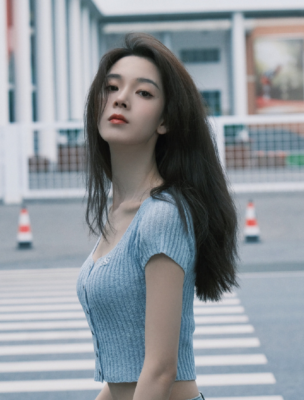 星闻#  宝藏女孩陈瑶: 身材高挑,面容精致. 穿啥都合适,都好看!