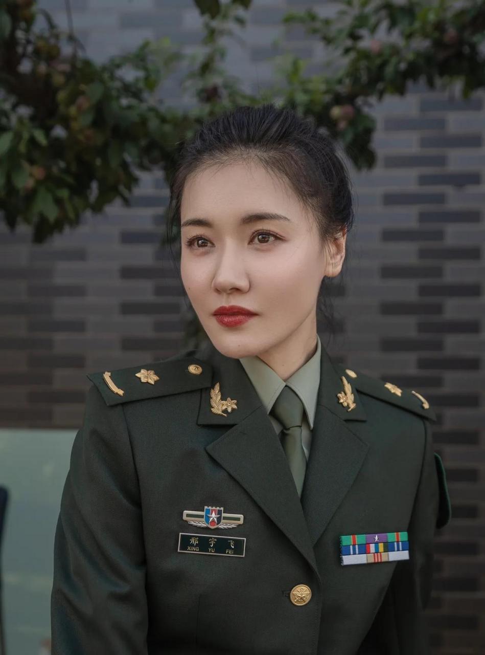 邢宇菲,青春靓丽,英姿飒爽