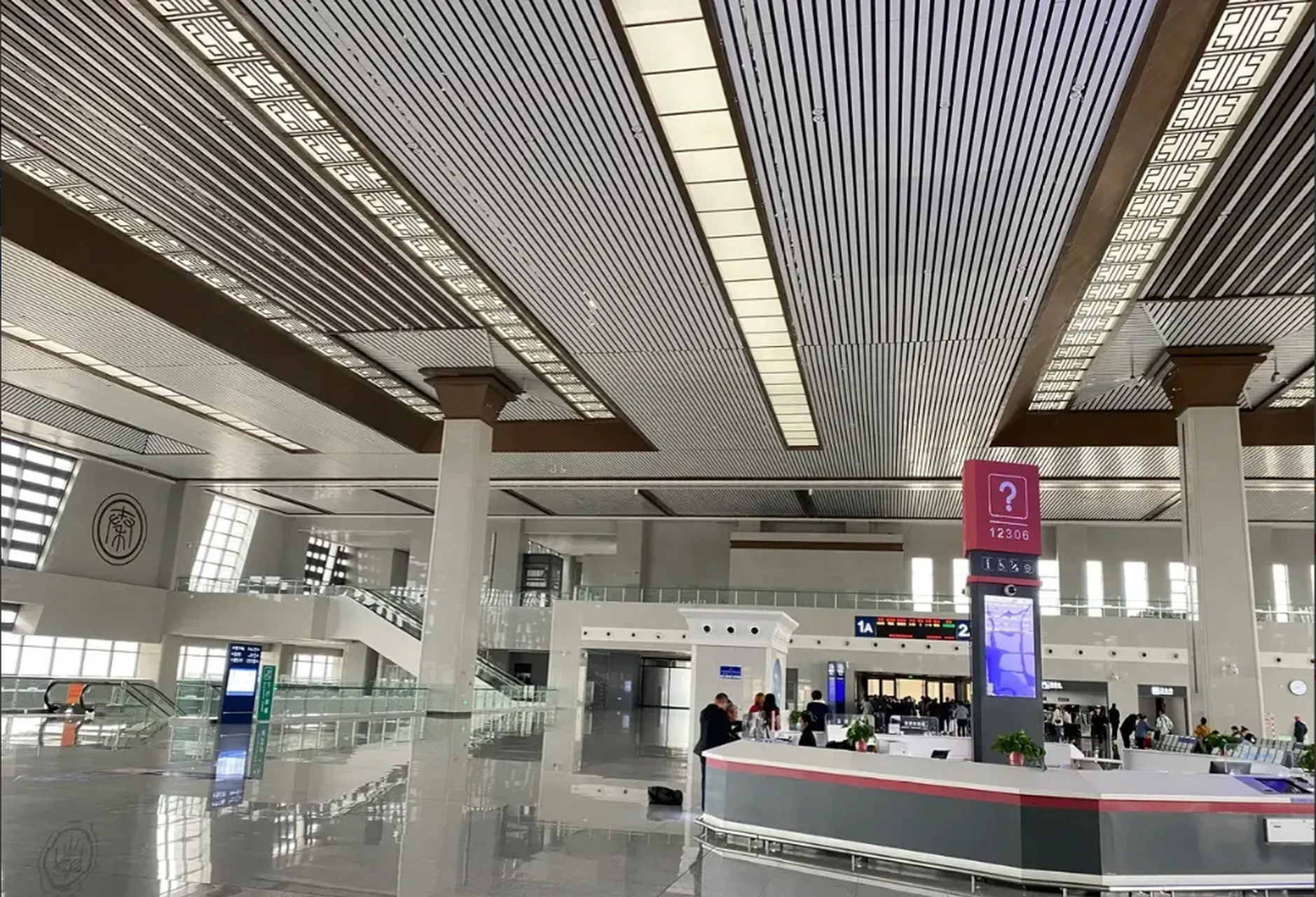 济莱高铁莱芜北站,就这客流量,完全相当于运椅子吧[捂脸],8节车厢的短