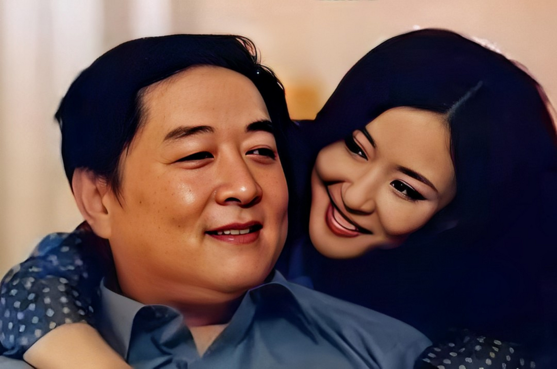 当时,王丽君被刘斌送到国外生孩子,没想到,王丽君花了刘斌的钱,养了